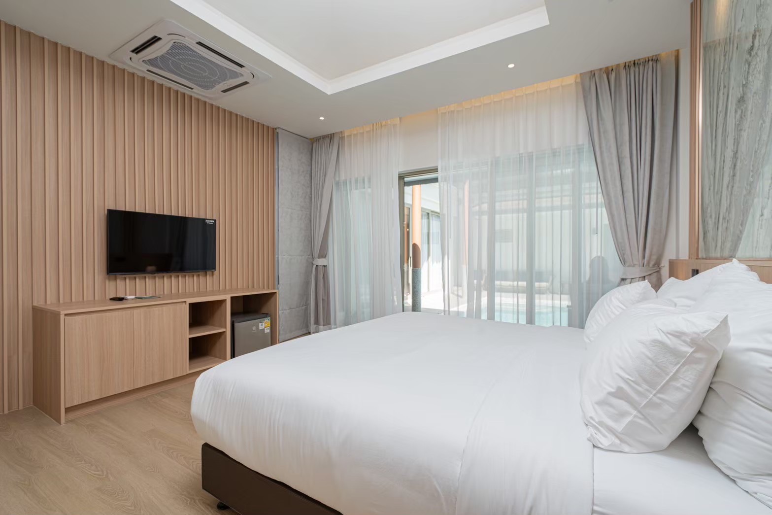 For Rent : Chalong, Luxury Pool Villa 3 Bedrooms 4 Bathrooms