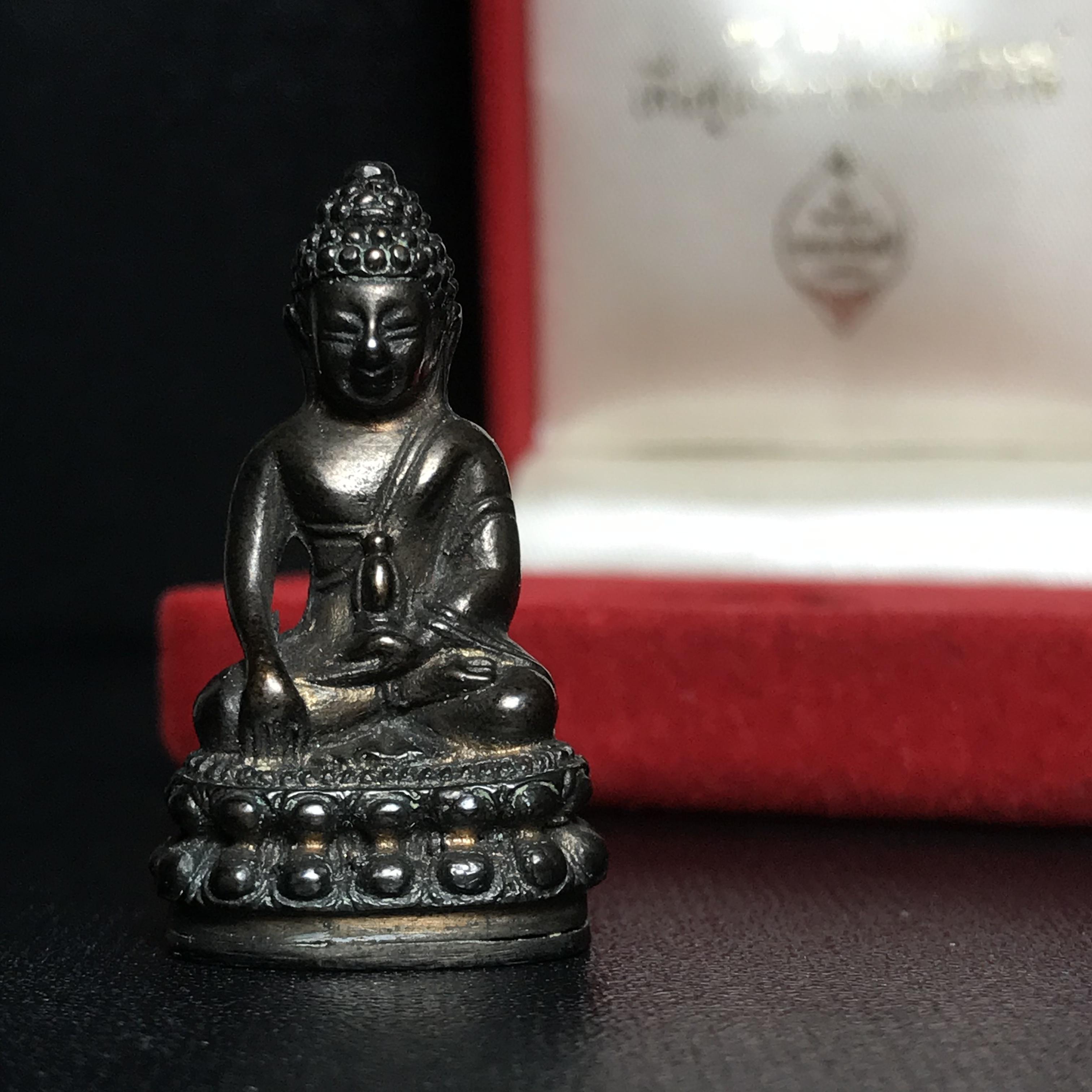 พระกริ่งศาสดา ภปร. วัดบวรนิเวศวิหาร ปี2532 เพื่อศูนย์การแพทย์สิริกิติ์ เนื้อนวโลหะพร้อมกล่องบรรจุเดิม