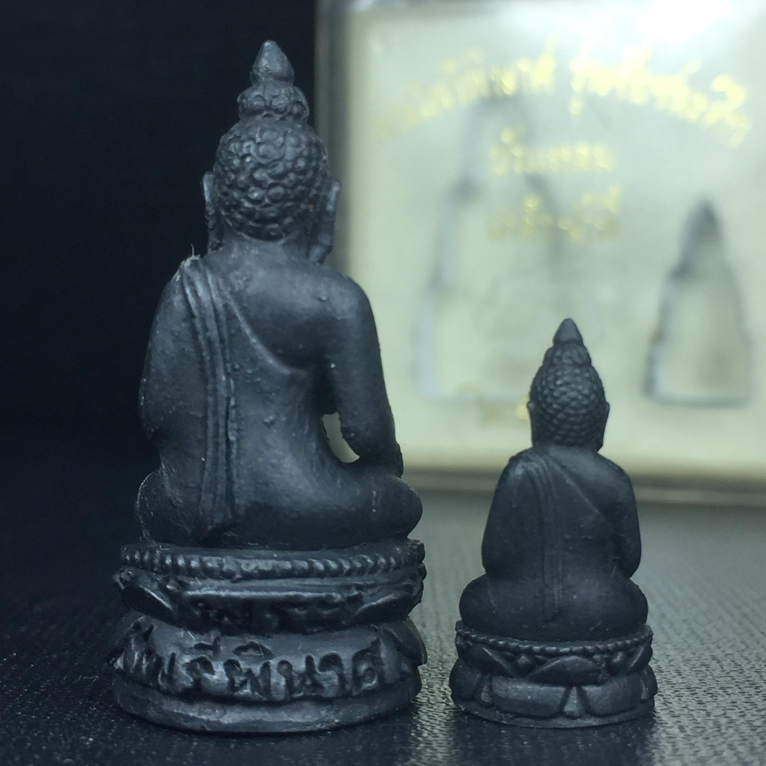 พระไพรีพินาศ วัดบวรนิเวศวิหาร รุ่นชัยชนะศึก ปี2546 พิมพ์บัวแหลม เนื้อเหล็กน้ำพี้(นิยม) (สภาพสวยพร้อมกล่องบรรจุเดิมครบสมบูรณ์)(พระดี พิธีใหญ่ มวลสารเด่น รุ่นนิยม)