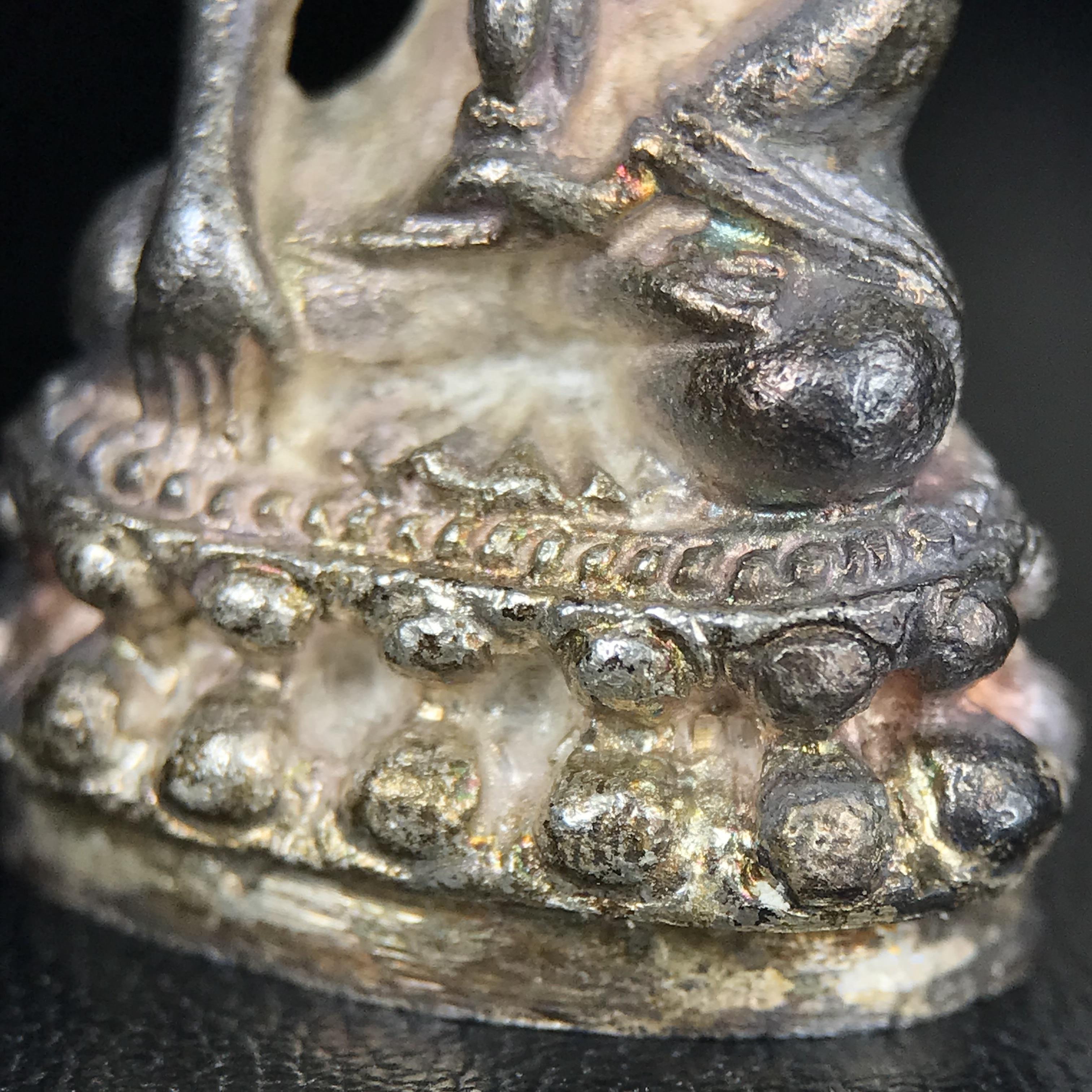 พระกริ่งศาสดา ภปร. วัดบวรนิเวศวิหาร ปี 2532 จัดสร้างในโอกาสสองทศวรรษรามาธิบดี เพื่อศูนย์การแพทย์สิริกิติ์ เนื้อเงิน(ผิวเดิมสวยงาม) (พิธีใหญ่ มวลสารมงคล สวยงามเข้มขลัง)สมเด็จพระญาณสังวร สมเด็จพระสังฆราชฯเสด็จเททอง***ตอกโค๊ตหมายเลข ๒๙๘***