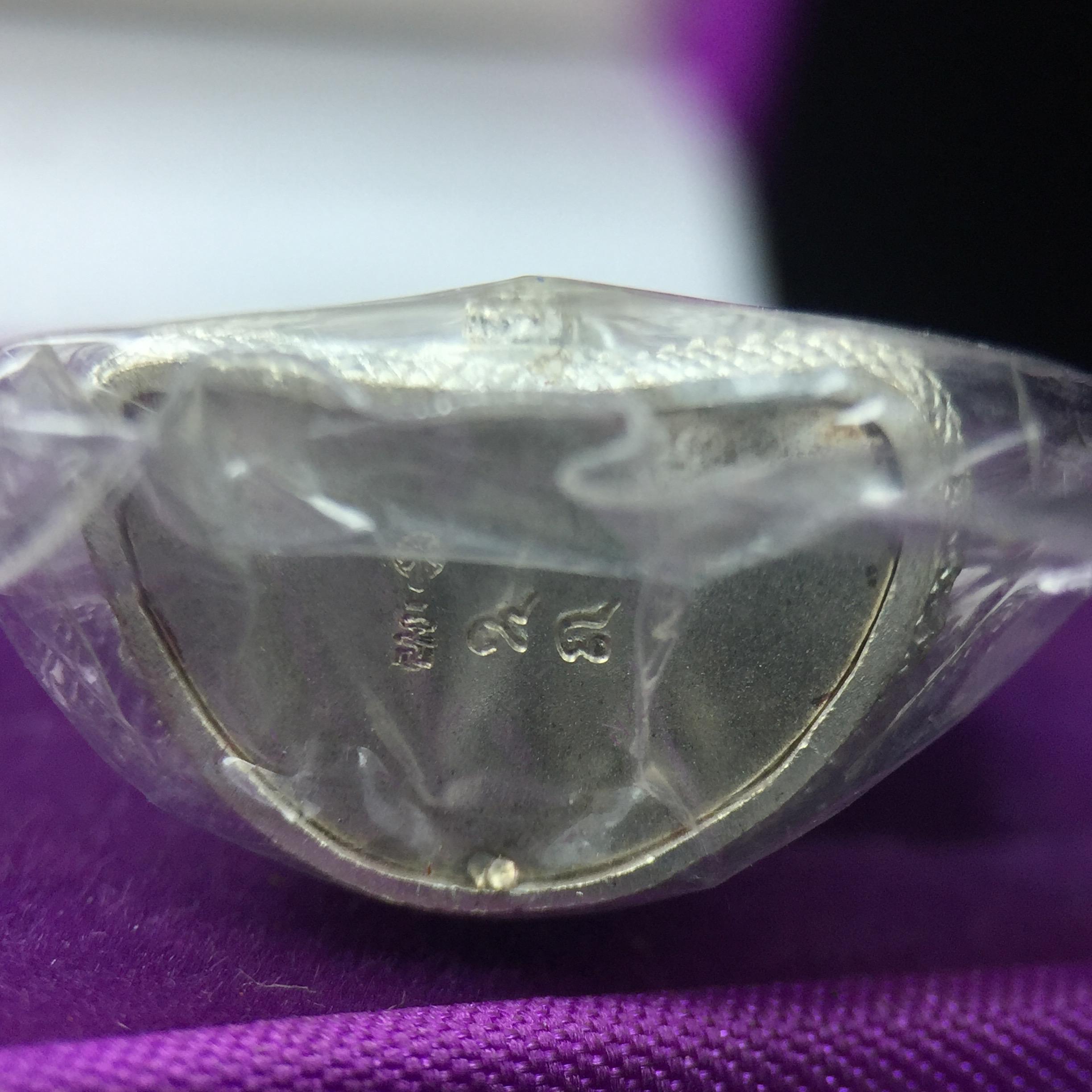 พระนาคปรก สธ. รุ่นสร้างพระอุโบสถเฉลิมพระเกียรติ 4 รอบ 84 พรรษา สมเด็จพระเทพรัตนราชสุดาฯ วัดบวรนิเวศวิหาร ปี 2543 พิมพ์ใหญ่ เนื้อเงินบริสุทธิ์ แบบพ่นทรายขัดเงาบางส่วน(สภาพ สวย ซีนซองกล่องบรรจุเดิมครบ)พิธีใหญ่ พุทธศิลป์งดงาม หายาก (1 ใน 1999 องค์)