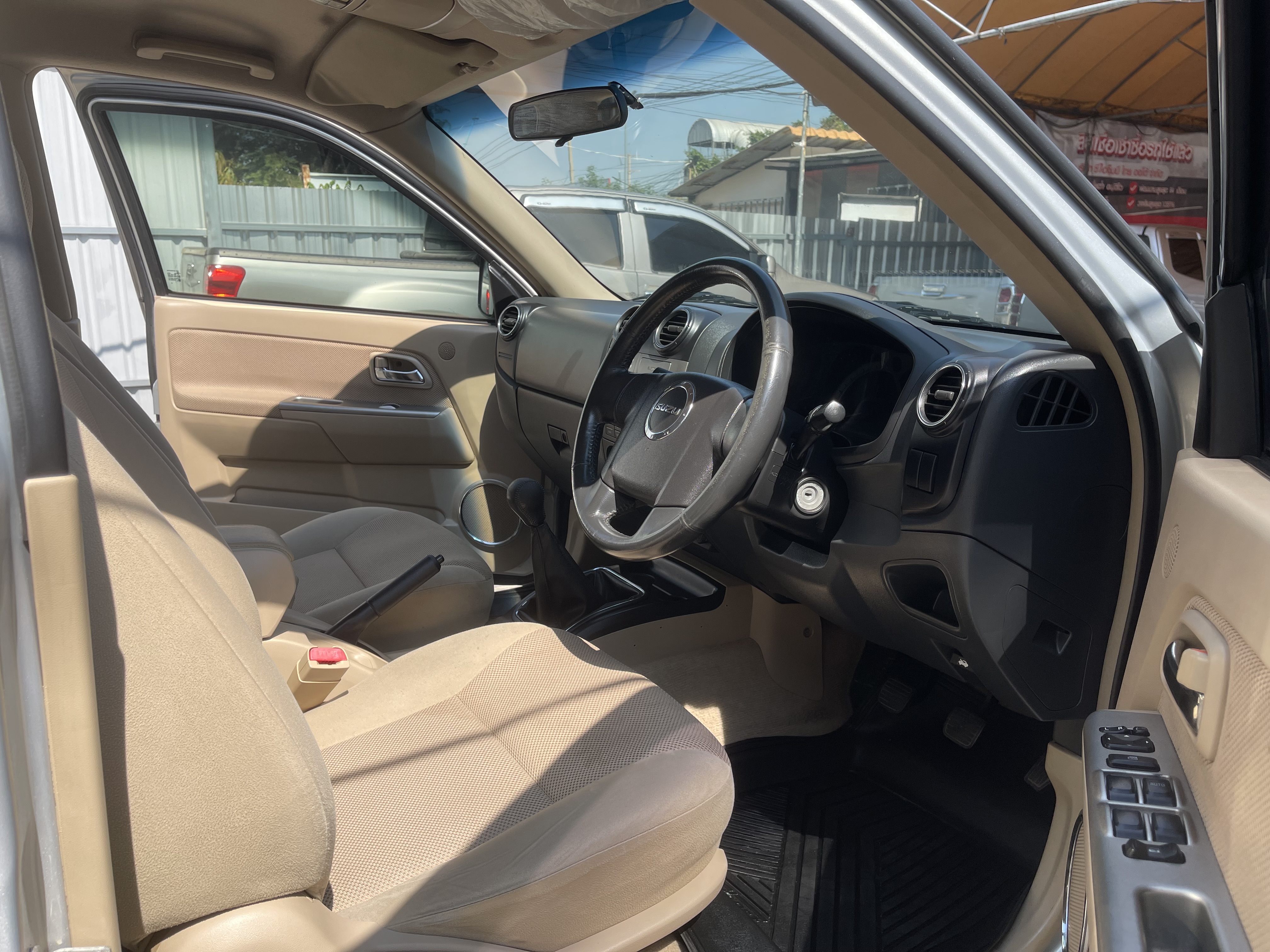 Isuzu Dmax 4ประตู Hilander 2.5 Abs 2011 เงิน