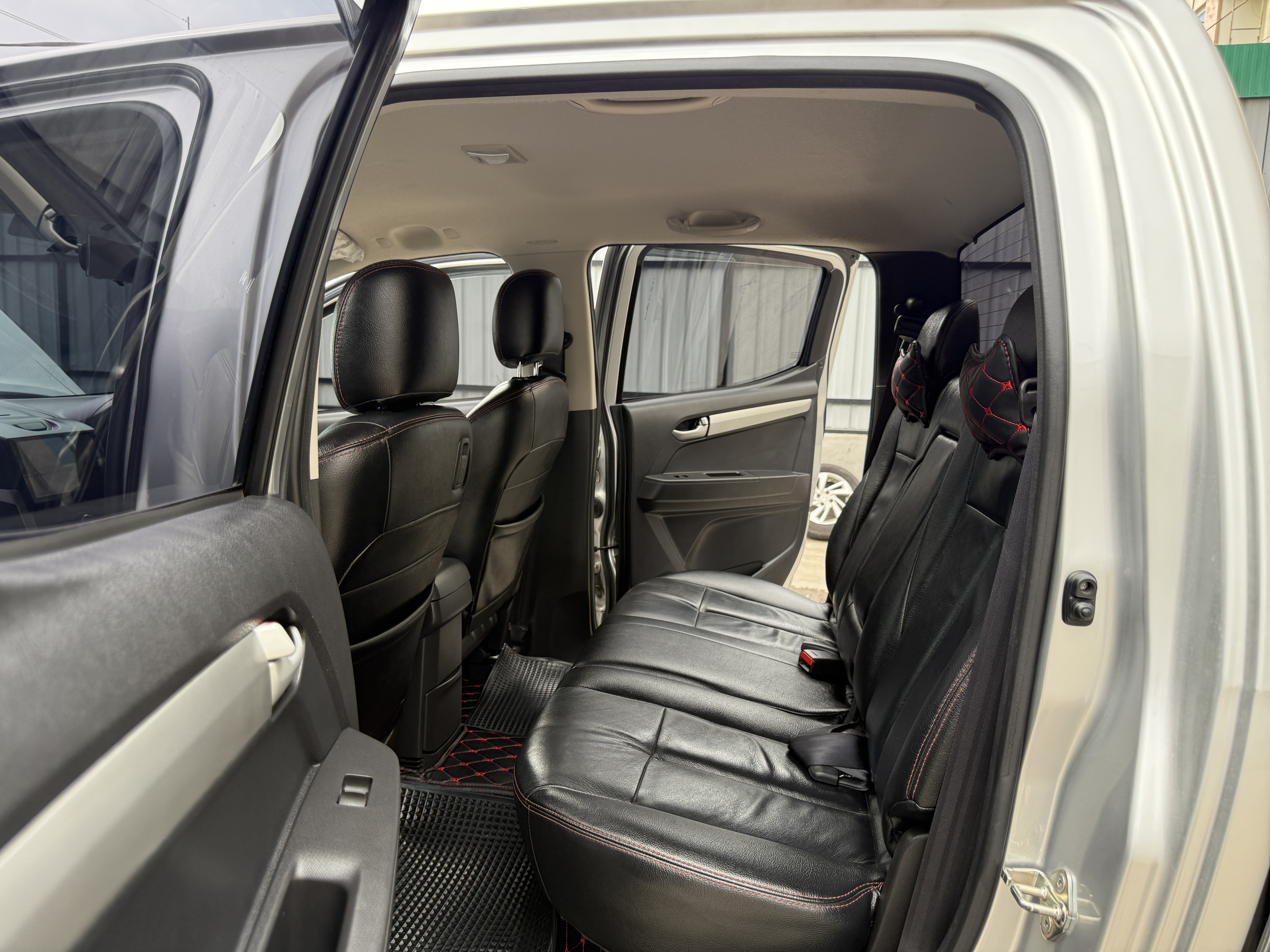 Isuzu Dmax All New 4ประตู Hilander 2.5 Vgs Z Dvd 2013 เงิน