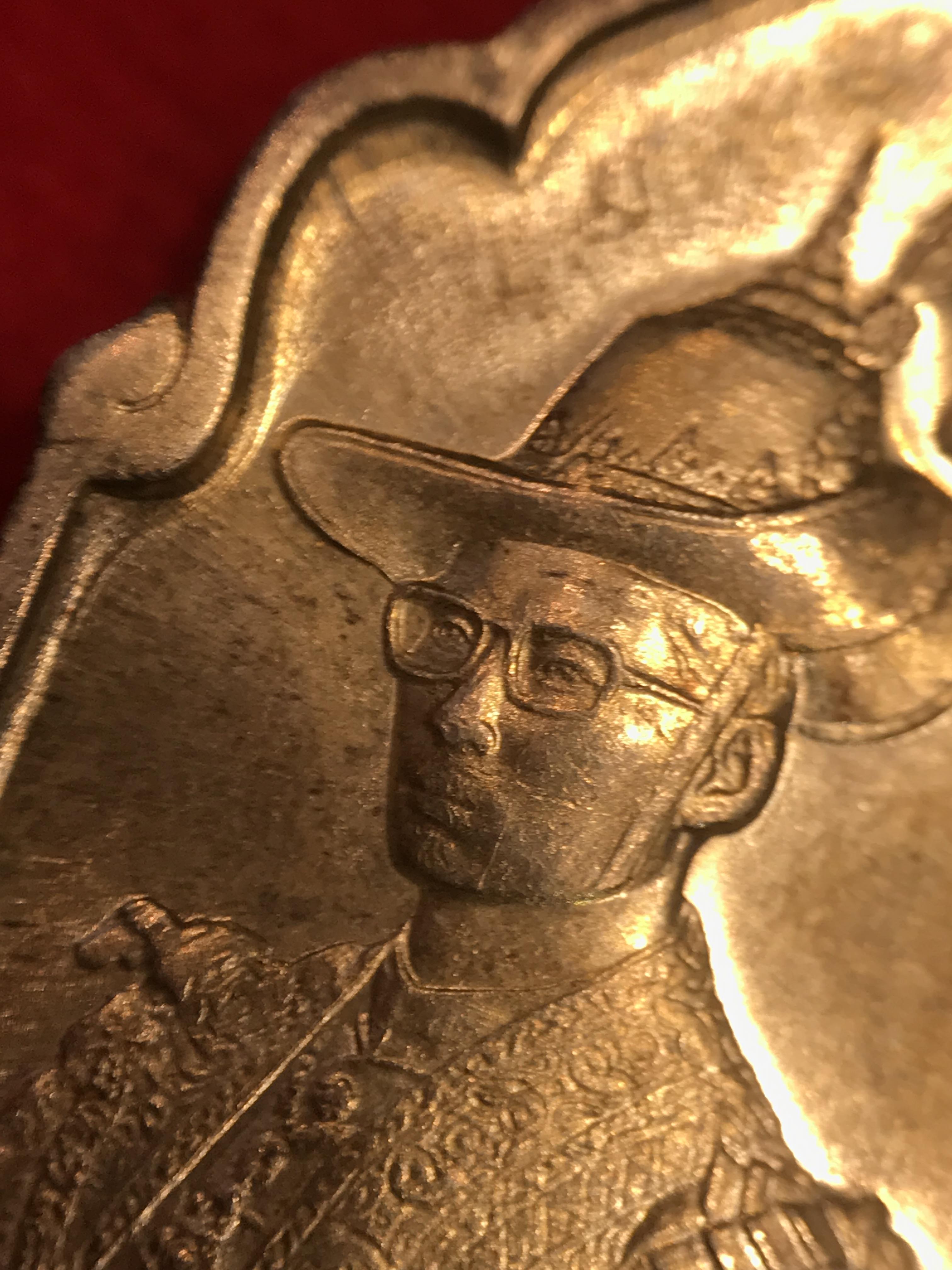 เหรียญนวมหาราชเฉลิมพระชนพรรษา 5 รอบ รัชกาลที่9 ปี 2530 เนื้อเงินกล่องเดิม(หายาก)