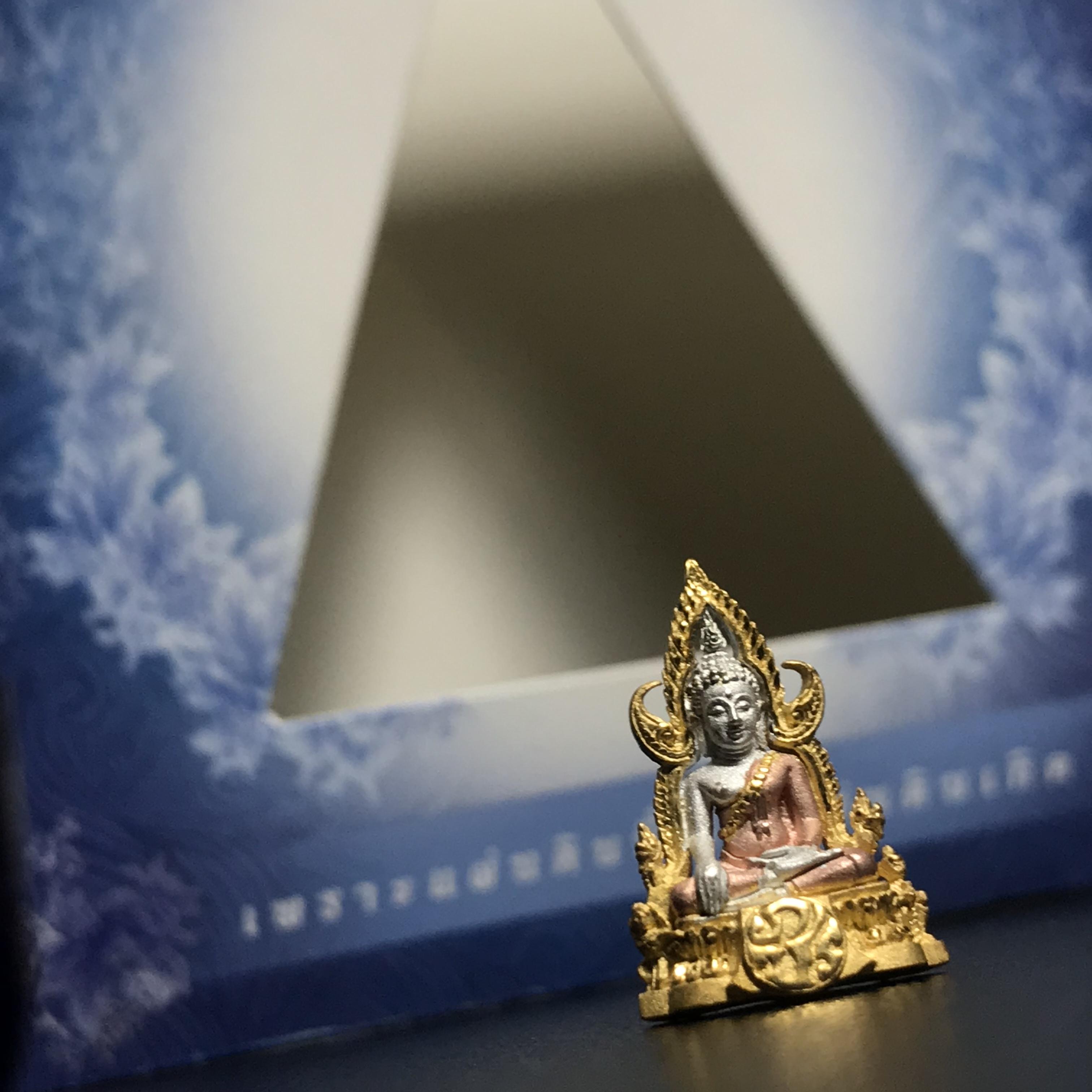 พระพุทธชินราช ภปร. โครงการ เพราะแผ่นดินนี้คือแผ่นดินเกิด เนื้อเงินชุบสามกษัตริย์ ปี2551 ขนาดหน้าตัก1/4นิ้ว (สวยงามหายาก)