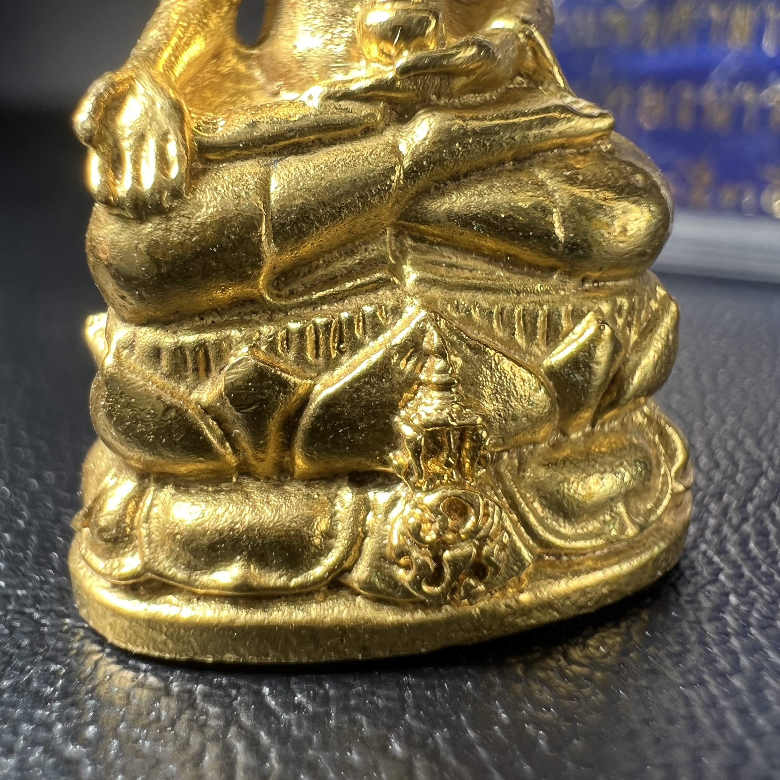 พระกริ่งไพรีพินาศ ภปร. รุ่นแรกของประเทศไทย วัดปทุมวนาราม ปี2535 เนื้อเงิน ทำผิวกะไหล่ทองสวยดุจทองคำ งดงามกล่องครบ (ในหลวงรัชกาลที่9เสด็จเททอง)(1ใน3000องค์)