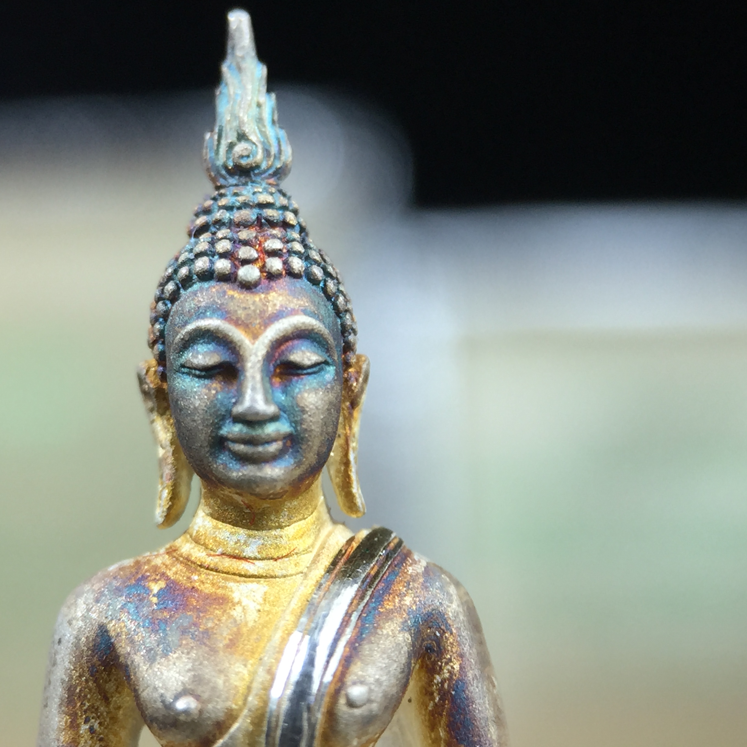 พระกริ่ง+พระชัยวัฒน์พระพุทธนวราชบพิตร ครองสิริราชสมบัติครบ 50 ปี พ.ศ.2540 เนื้อเงินผิวเดิมๆขึ้นสีรุ้งธรรมชาติแบบนิยม(หายาก)(สีสันที่ธรรมชาติสรรค์สร้าง)พร้อมกล่องบรรจุเดิมครบ(1ชุด 2 องค์)1 ใน 9500 ชุด