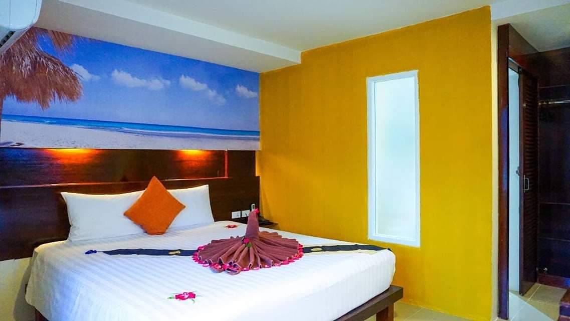 For Sale : Patong, Luxury Patong Resort , 45 Rooms, 10 floors with Swimming pool.