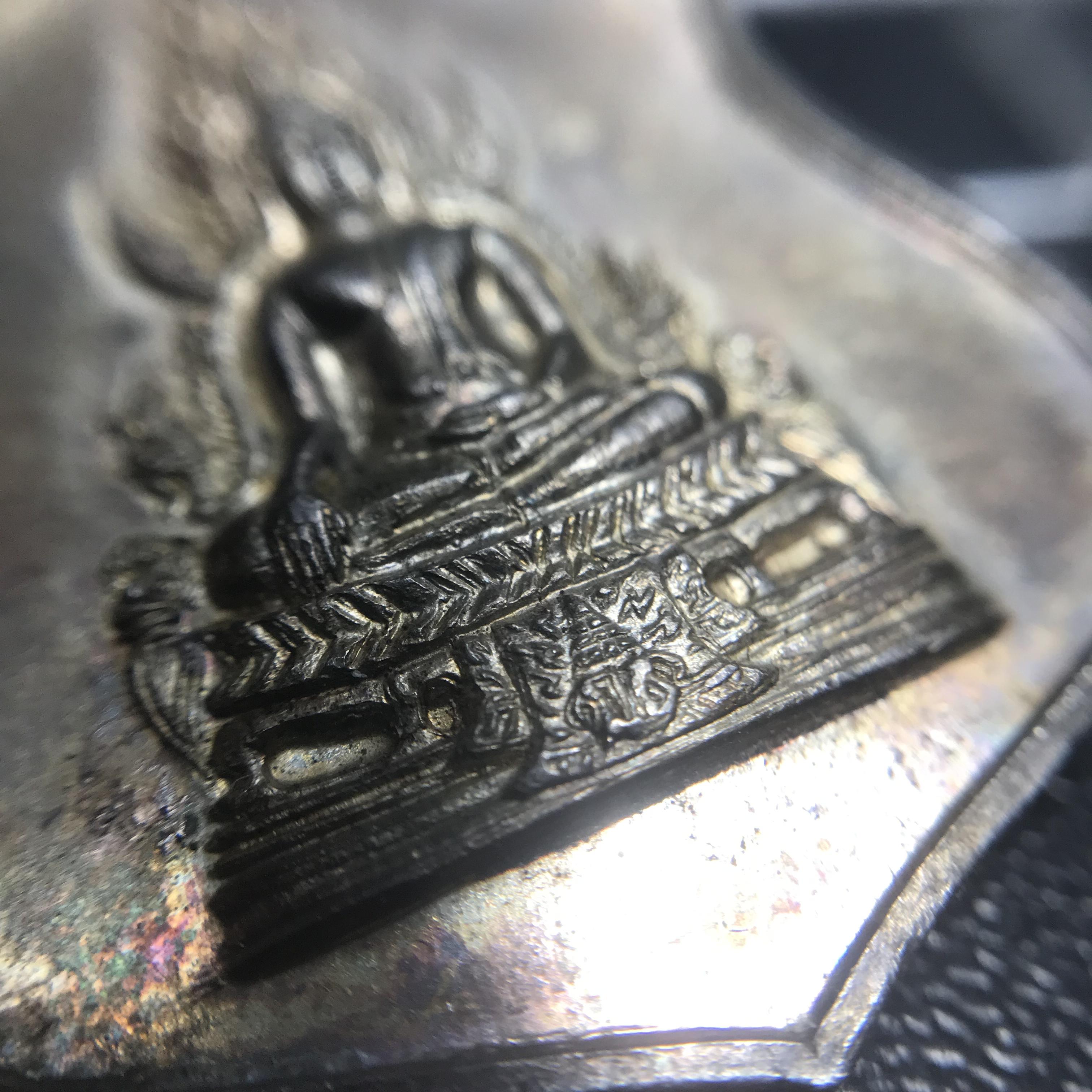 เหรียญพระพุทธชินราช มวก. วัดเบญจมบพิตร ปี 2519 เนื้อเงินสภาพสวยพร้อมกล่องเดิม(ในหลวงรัชกาลที่9และราชินีเสด็จฯเททอง)