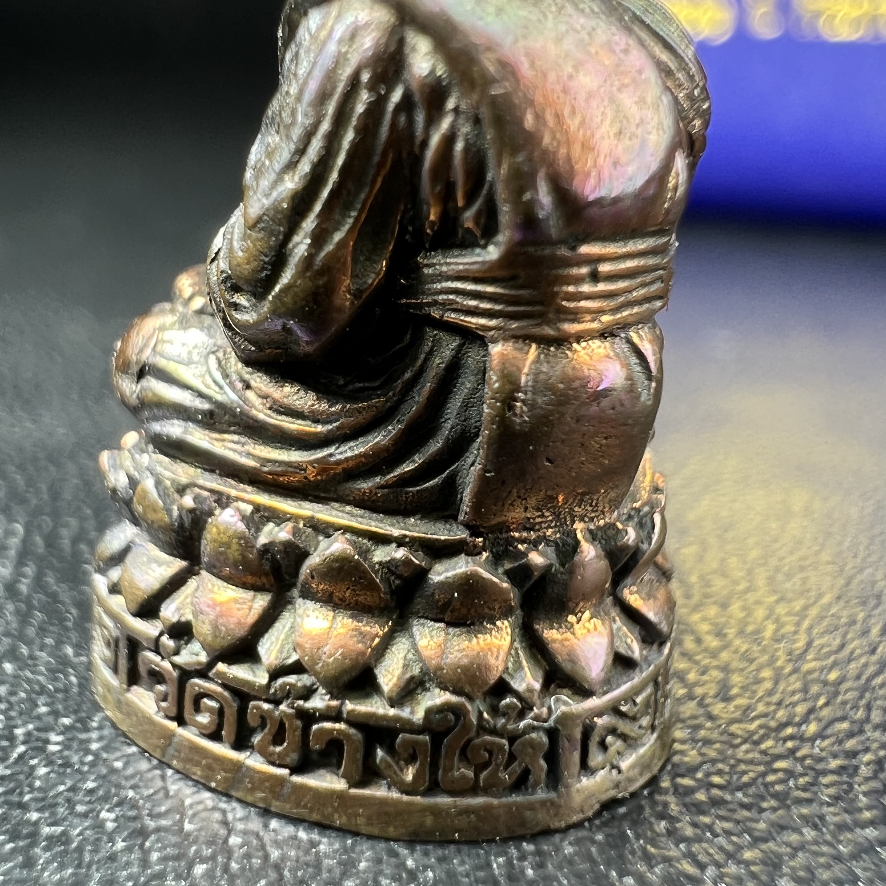 รูปเหมือนหล่อลอยองค์หลวงปู่ทวด รุ่น 111ปี กระทรวงกลาโหม เนื้อนวโลหะรมดำ-ปัดเงา ปี2540 พิธีใหญ่ เข้มขลัง นิยม พร้อมกล่องบรรจุเดิม(คัดสภาพสวยผิวเทพๆผิวรุ้งๆ)ทั้งพิธีทั้งพุทธศิลป์ทรงคุณค่าอีกหนึ่งรุ่นยอดนิยม