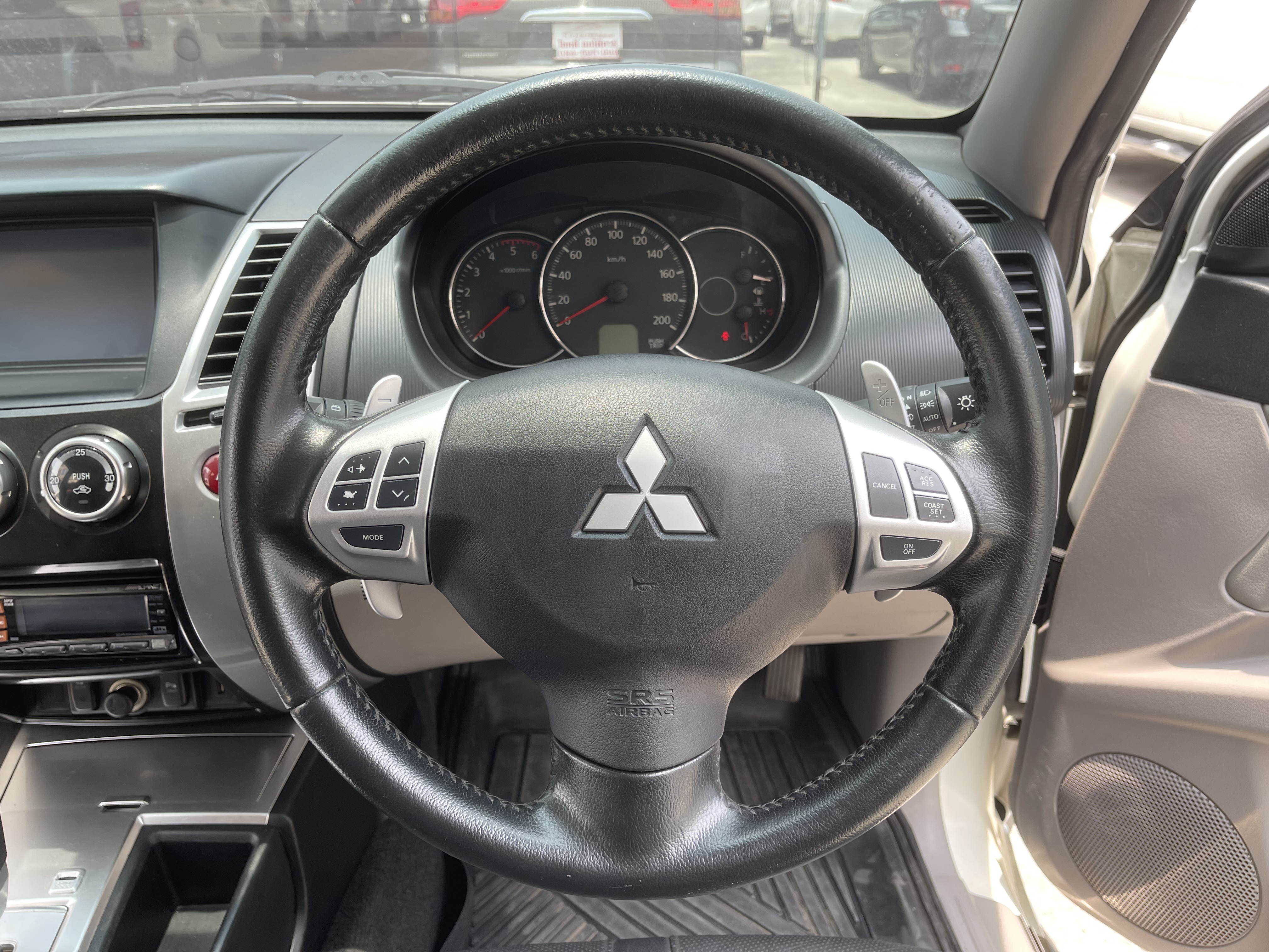Mitsubishi Pajero Sport 2.5 GT 2WD At 2013 ขาวมุก