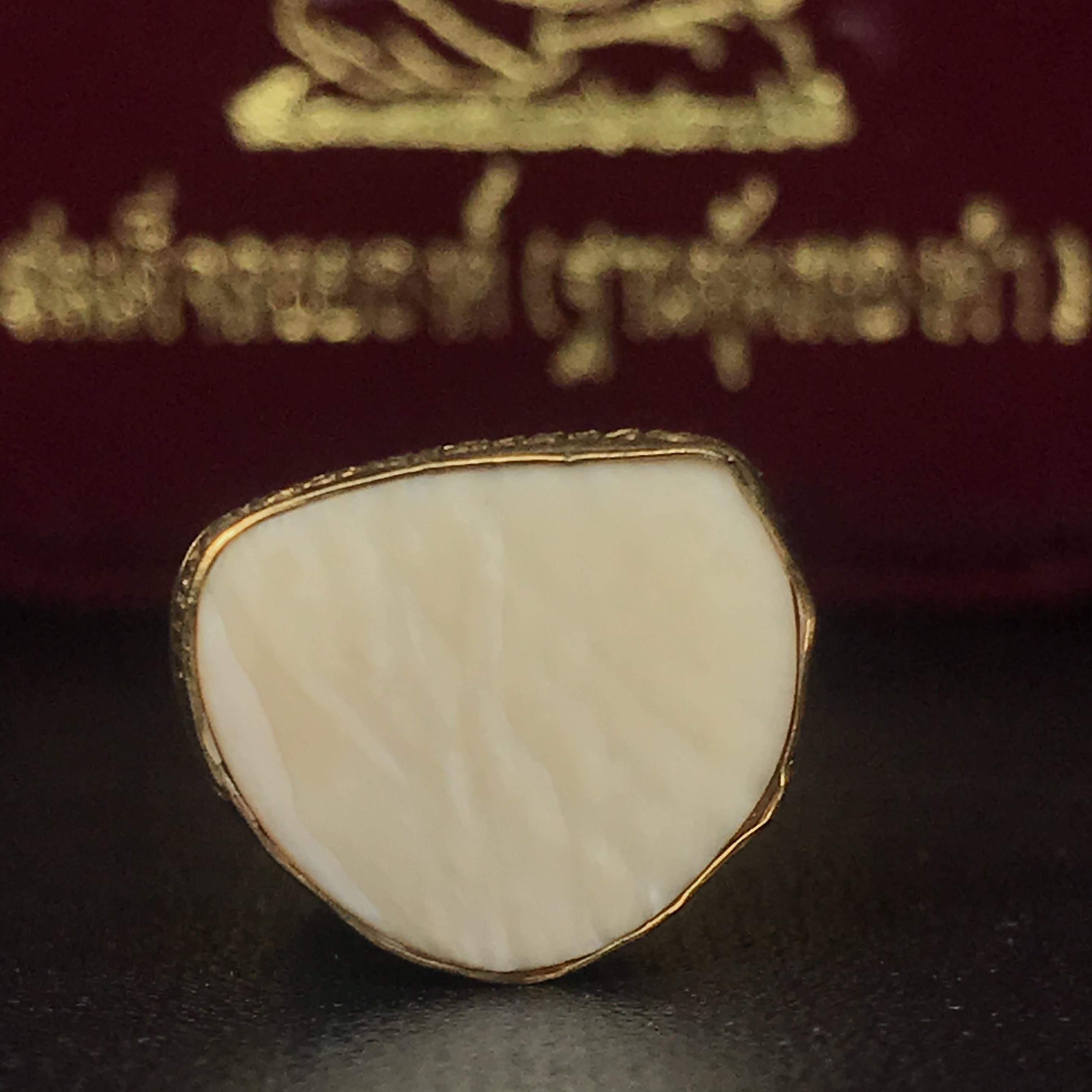 สมเด็จพระพุฒาจารย์ (โต พรหมรังสี) รุ่นคชสารหมื่นปี พ.ศ.2542 พิมพ์ลอยองค์(ฐานหุ้มทองคำ) ตอกโค๊ตและหมายเลข2589 สภาพสวยสมบูรณ์กล่องบรรจุเดิมครบ หายาก(1ใน 9999 องค์)