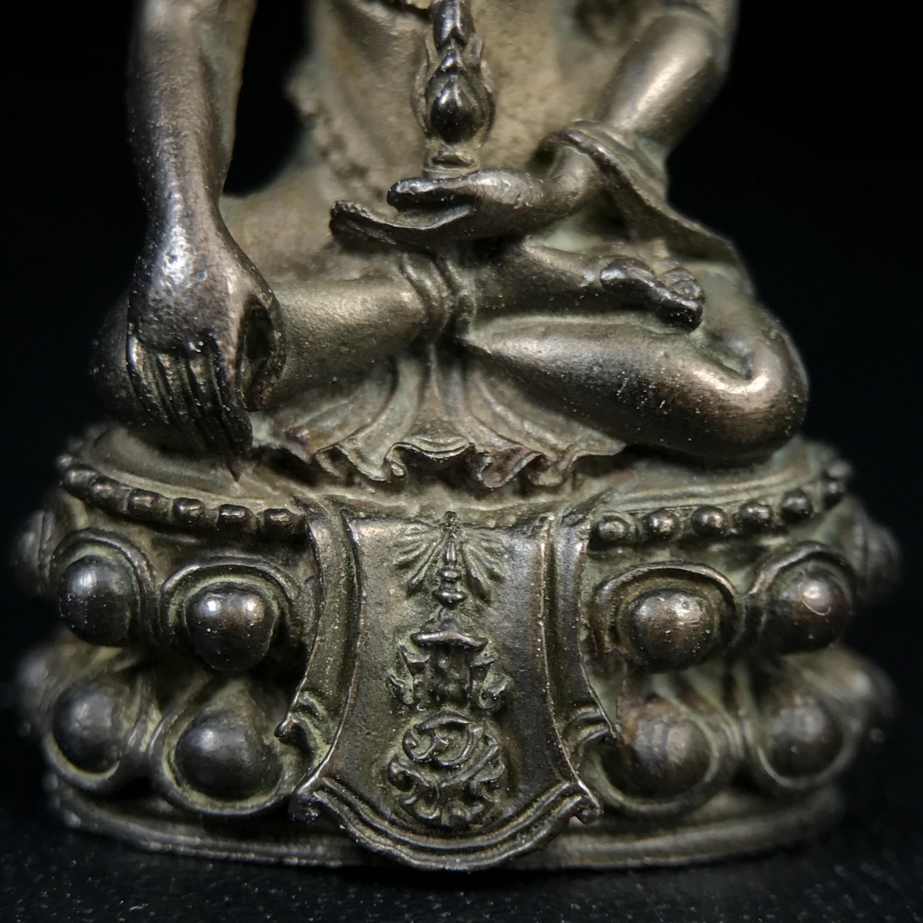 พระกริ่งศิรากาศ ภปร.(พระกริ่งคุ้มเกล้า)วัตถุมงคล"คุ้มเกล้าฯ" มูลนิธิ “คุ้มเกล้า” ในพระบรมราชูปถัมภ์ จัดสร้าง โรงพยาบาลภูมิพล เนื้อนวโลหะ(พิมพ์หน้าไทย)(ในหลวงรัชกาลที่9เสด็จเททอง)(พิธีใหญ่)(นิยม)