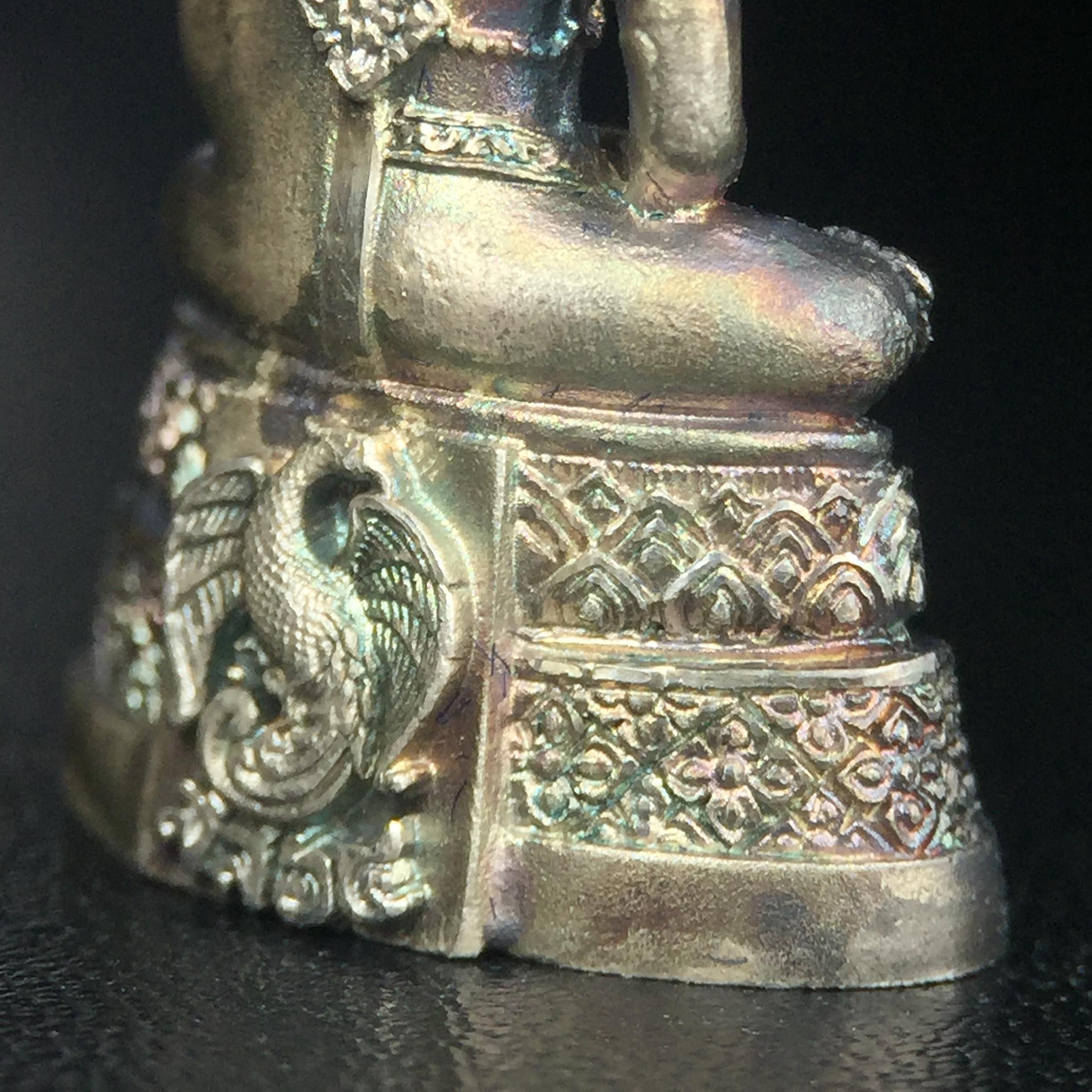 พระแก้วมรกต กรมสรรพสามิตจัดสร้างขึ้นเนื่องในโอกาสครบรอบ 64 ปีของกรมสรรพสามิต และเนื่องในวโรกาสที่พระบาทสมเด็จพระเจ้าอยู่หัวทรงครองราชย์ครบ50ปีเมื่อ พ.ศ.2539 เนื้อเงินทรายนวลขัดเงา(ผิวเดิมๆขึ้นสีรุ้งธรรมชาติสวย(สเน่ห์พระเนื้อเงินสีสันที่ธรรมชาติสรรค์สร้าง)