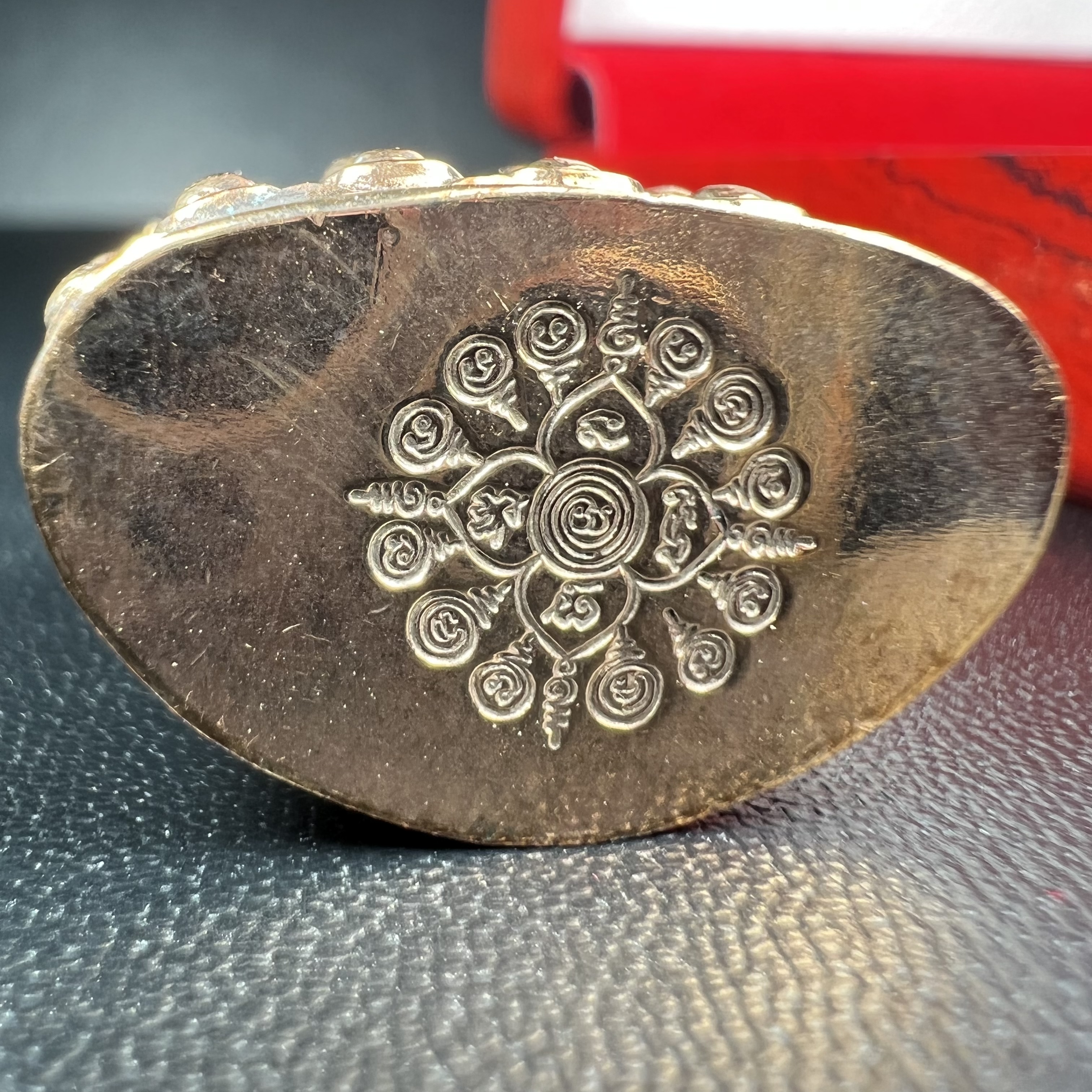 พระกริ่ง ญาณสังวร ญสส. สมเด็จพระสังฆราช วัดบวรนิเวศวิหาร รุ่น เชียงแสนสิงห์หนึ่งล้านทอง เนื้อนวโลหะ ปี2551