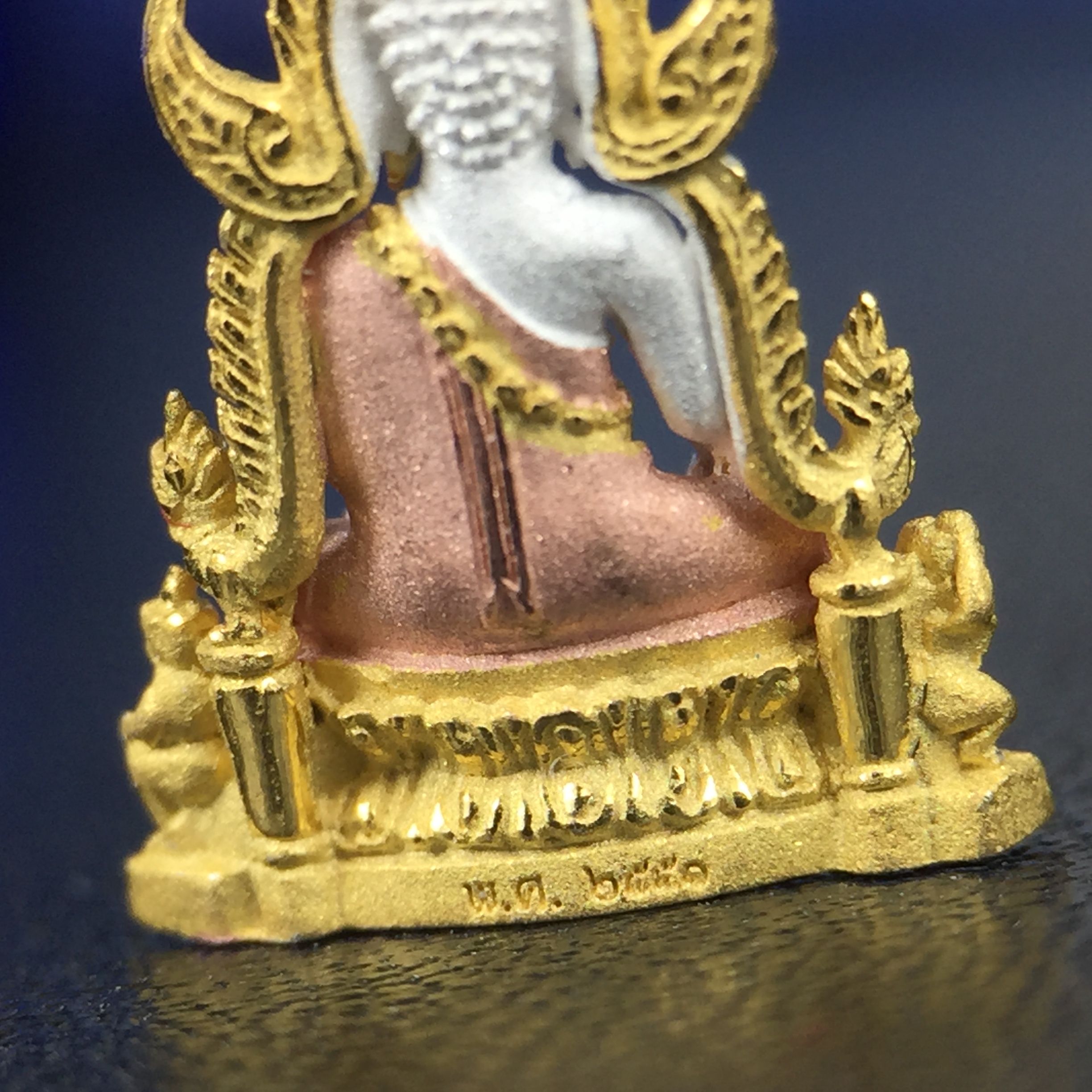 พระพุทธชินราช ภปร. โครงการ เพราะแผ่นดินนี้คือแผ่นดินเกิด เนื้อเงินชุบสามกษัตริย์ ปี2551 ขนาดหน้าตัก1/4นิ้ว (สวยงามหายาก)