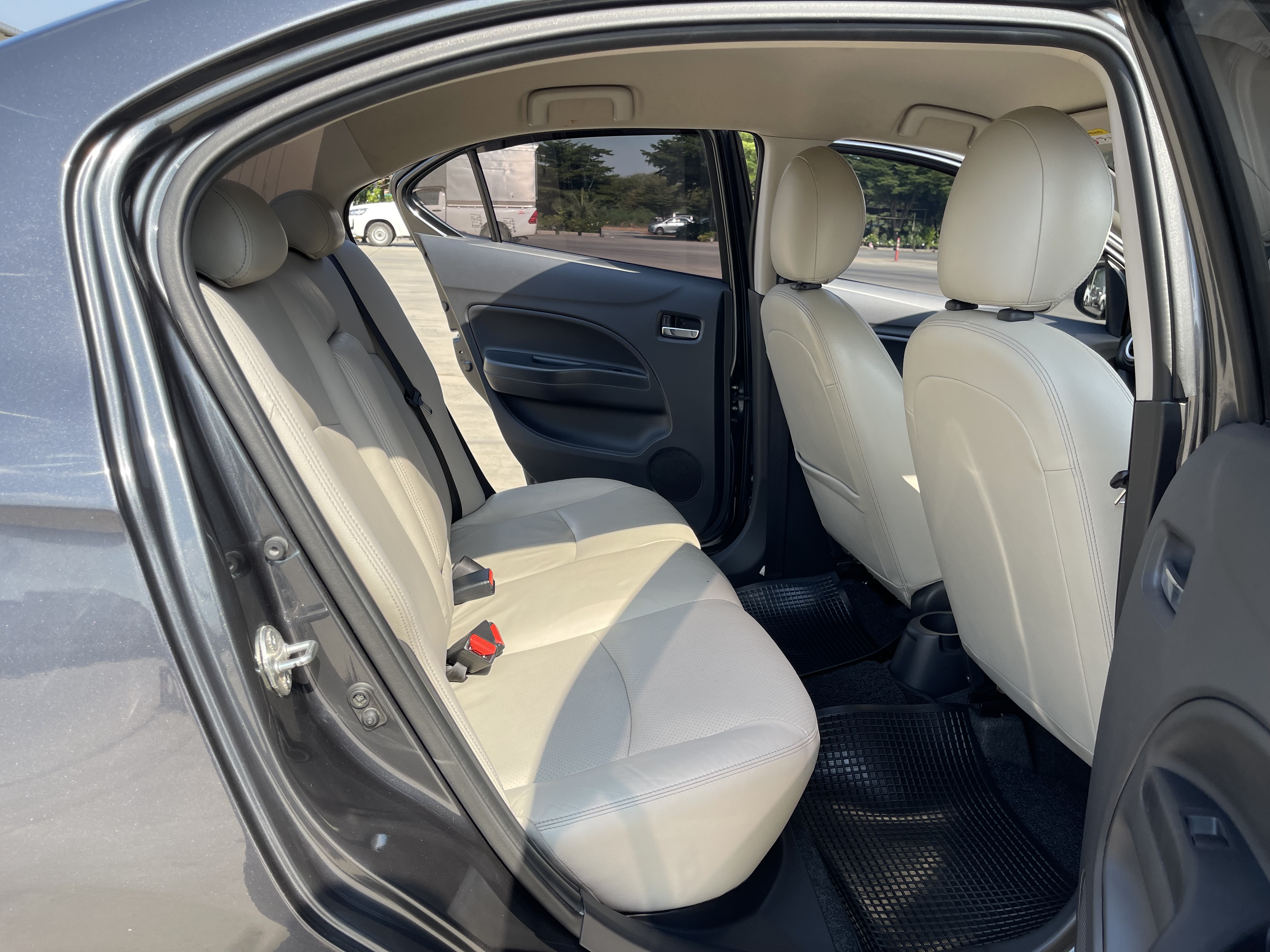 Mitsubishi Attrage 1.2 GLS Limited At 2015 เทาดำ