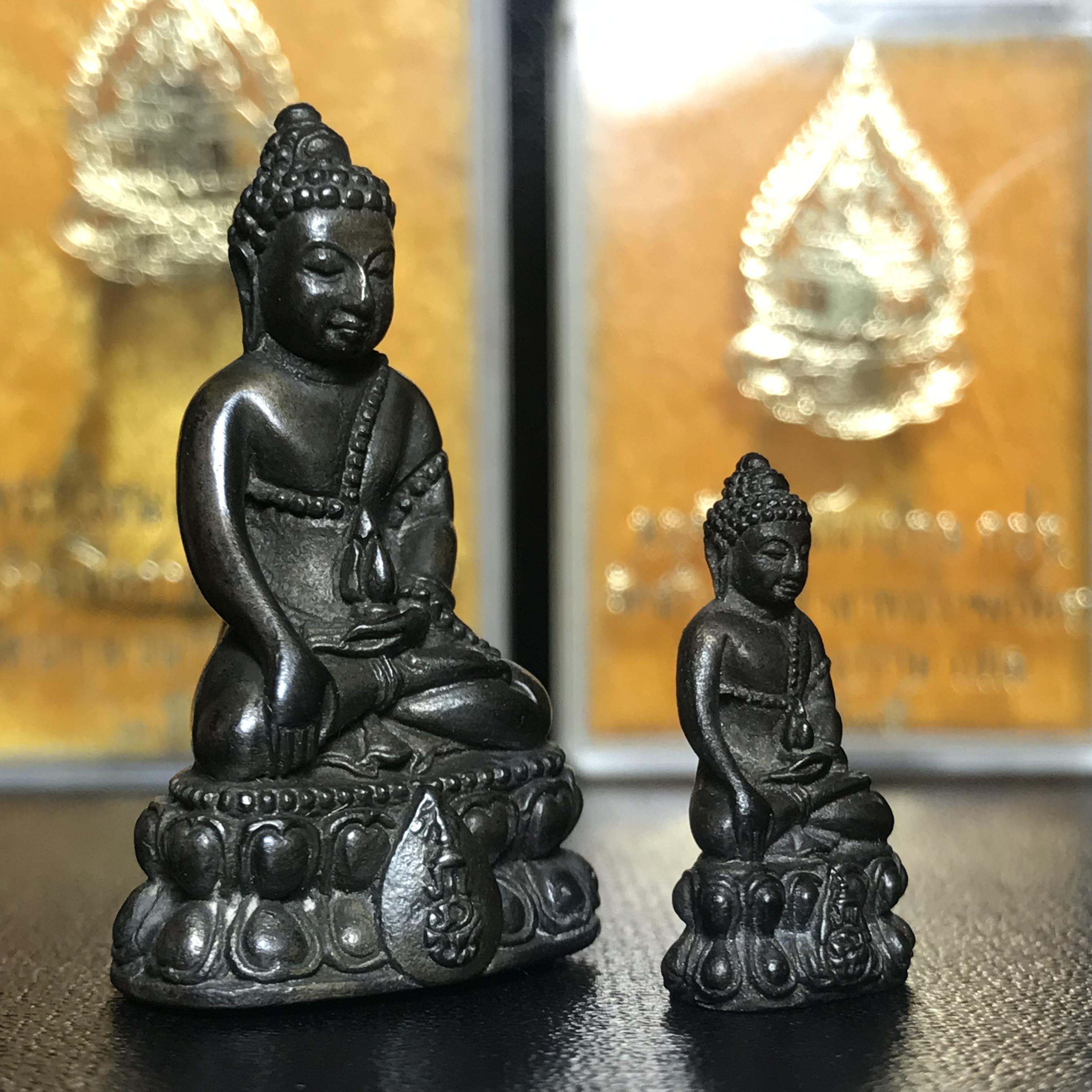 พระกริ่งนวปทุม ภปร.-พระชัยวัฒน์นวปทุม ภปร วัดปทุมวนาราม เนื้อนวโลหะ ปี2535(ในหลวงรัชกาลที่9เสด็จเททอง)(1ใน3000องค์)หายาก