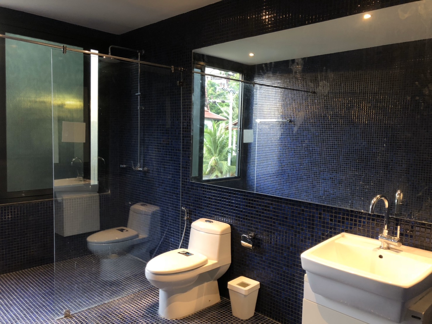 For Rent : Patong Seaview 1 bed room condominium 60 Sqm. Thai freehold.