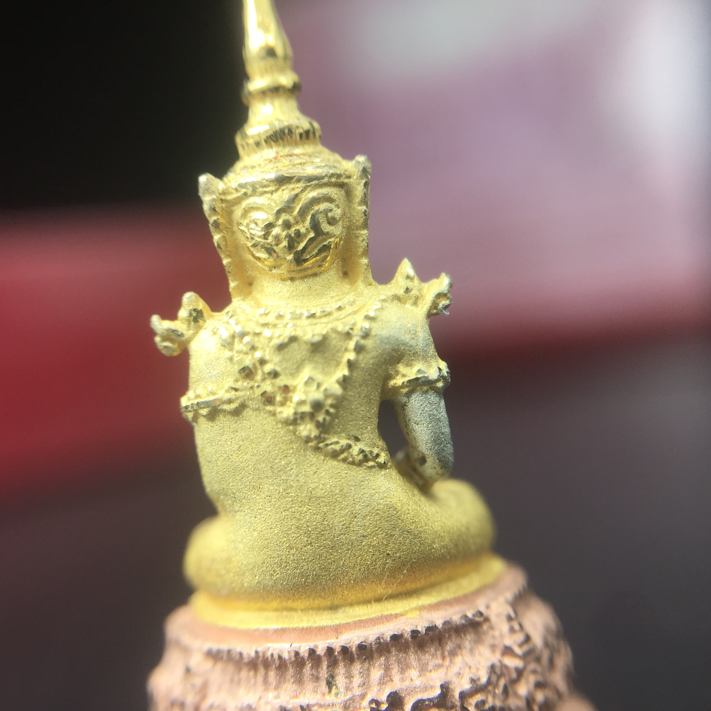 พระแก้วมรกต ภปร.(รุ่นแรก) ปี2545 รุ่นฉลองกรุงรัตนโกสินทร์ครบ 220 ปี เนื้อเงินสามกษัตริย์ พิมพ์เล็ก หล่อลอยองค์