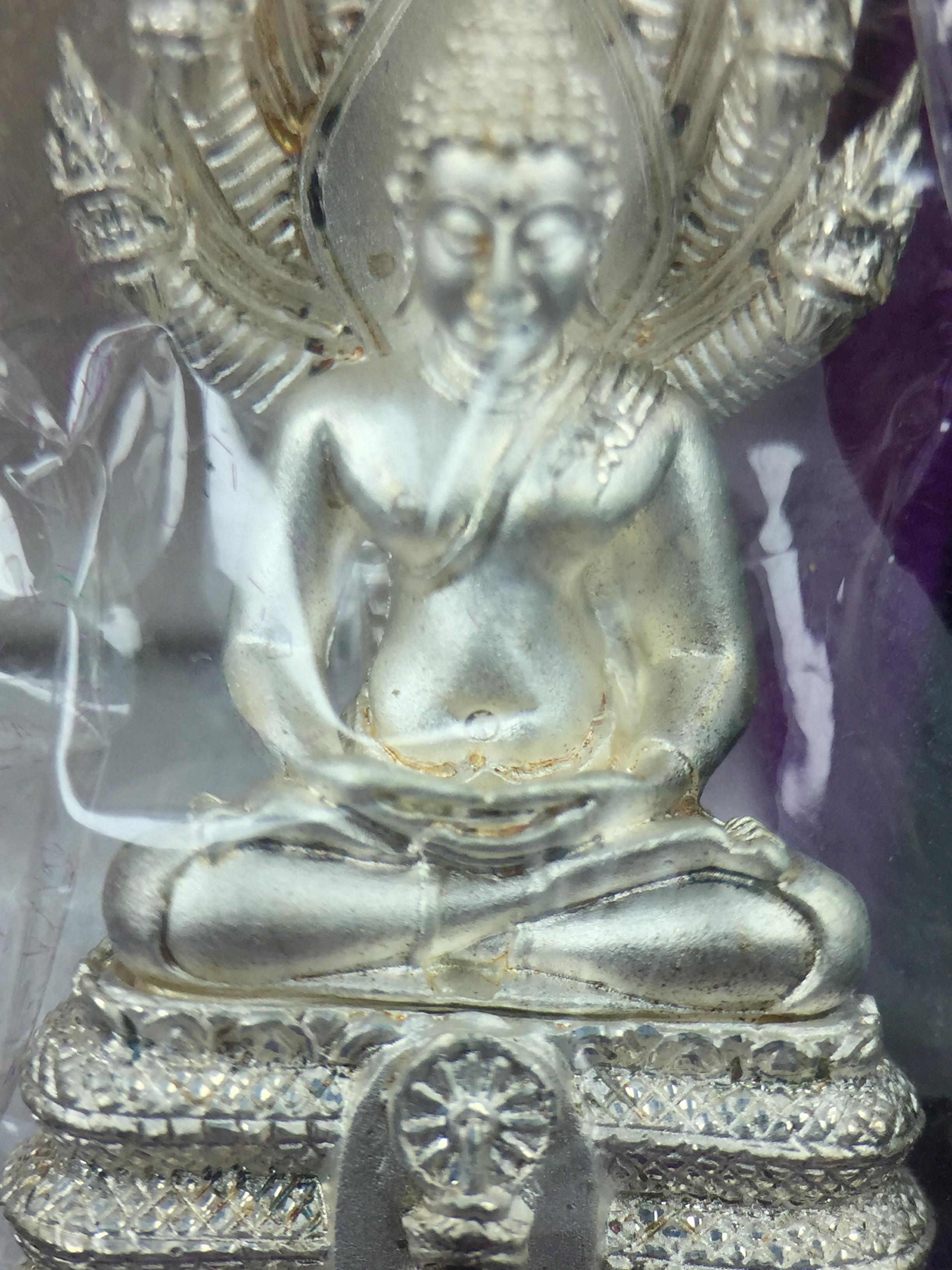 พระนาคปรก สธ. รุ่นสร้างพระอุโบสถเฉลิมพระเกียรติ 4 รอบ 84 พรรษา สมเด็จพระเทพรัตนราชสุดาฯ วัดบวรนิเวศวิหาร ปี 2543 พิมพ์ใหญ่ เนื้อเงินบริสุทธิ์ แบบพ่นทรายขัดเงาบางส่วน(สภาพ สวย ซีนซองกล่องบรรจุเดิมครบ)พิธีใหญ่ พุทธศิลป์งดงาม หายาก (1 ใน 1999 องค์)