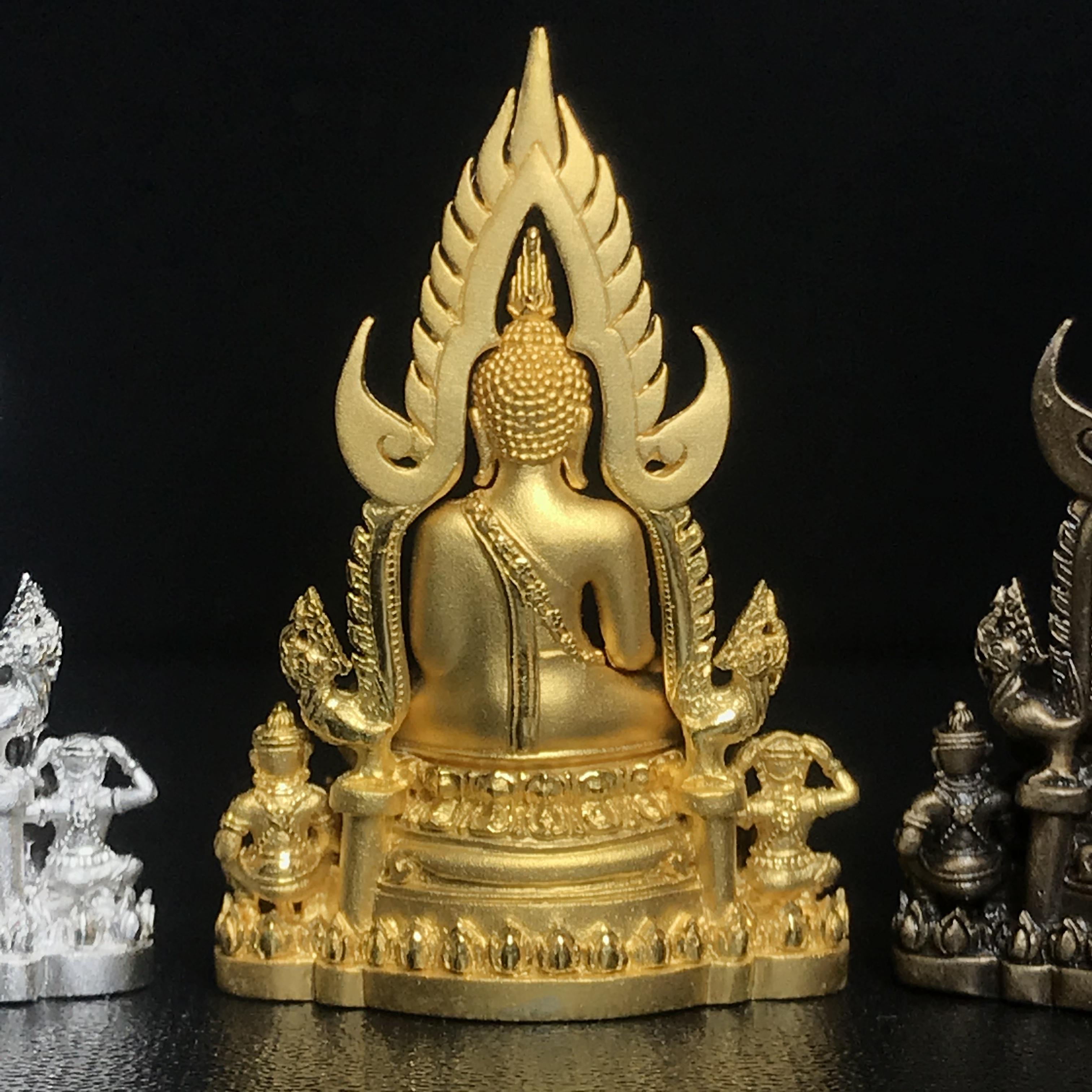 พระพุทธชินราช(จำลอง) ภปร. 84 พรรษา พิมพ์กลางขนาดหน้าตัก 1/2 นิ้ว(ครบชุด3องค์ เนื้อทองคำ+เนื้อเงินชุบทองคำขาว+เนื้อบรอนซ์รมดำซาติน)(พระราชทานมวลสาร จิตรลดาและเส้นพระเจ้า(เส้นผม)รัชกาลที่9)