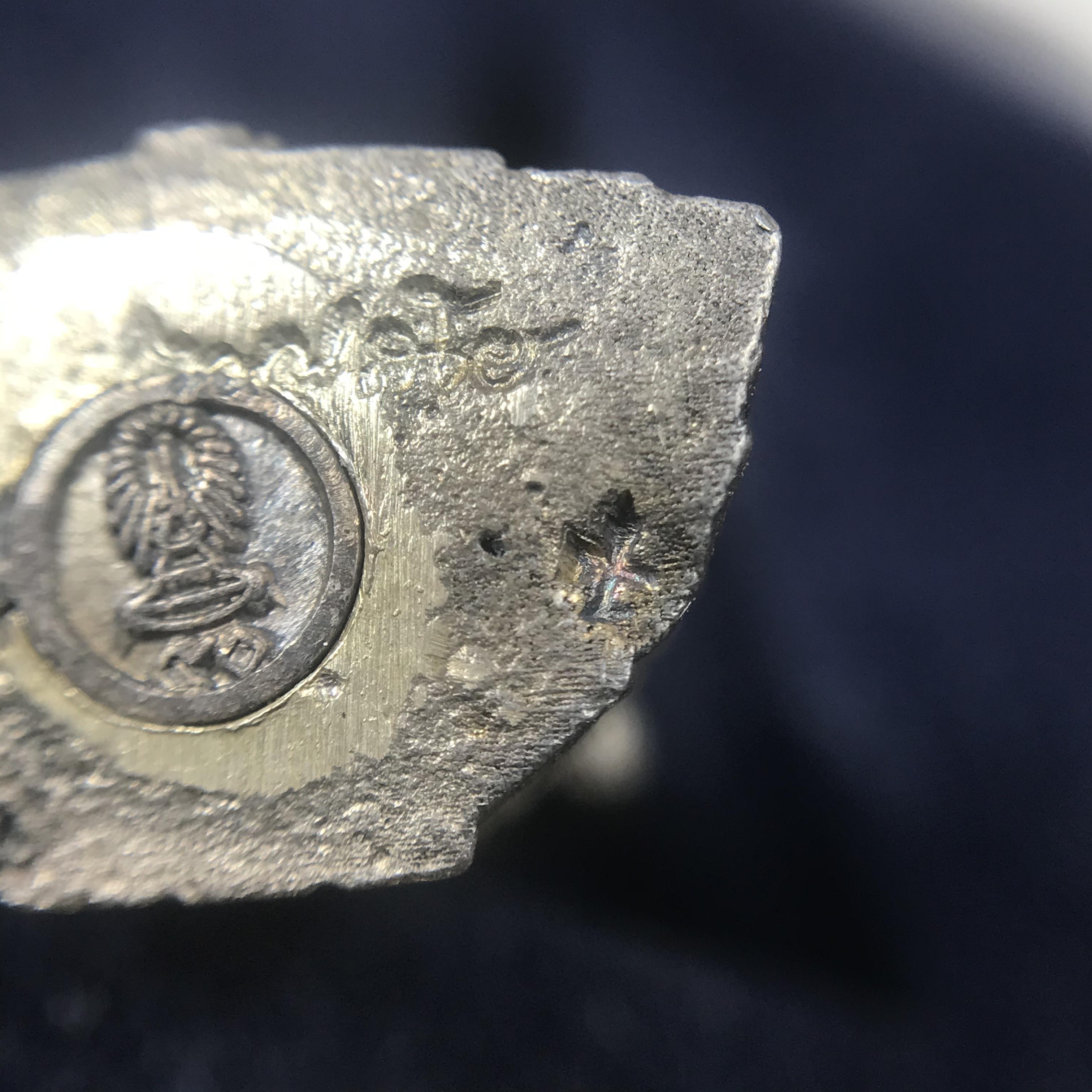 พระกริ่งพระพุทธชินสีห์ ภปร ทันโตเสฏโฐ ปี 2533 เนื้อเงิน (วัตถุมงคลหนึ่งเดียวที่บรรจุพระทนต์(ฟัน)ในหลวงรัชกาลที่9 พระราชทานให้จัดสร้าง)(1ใน1999องค์)