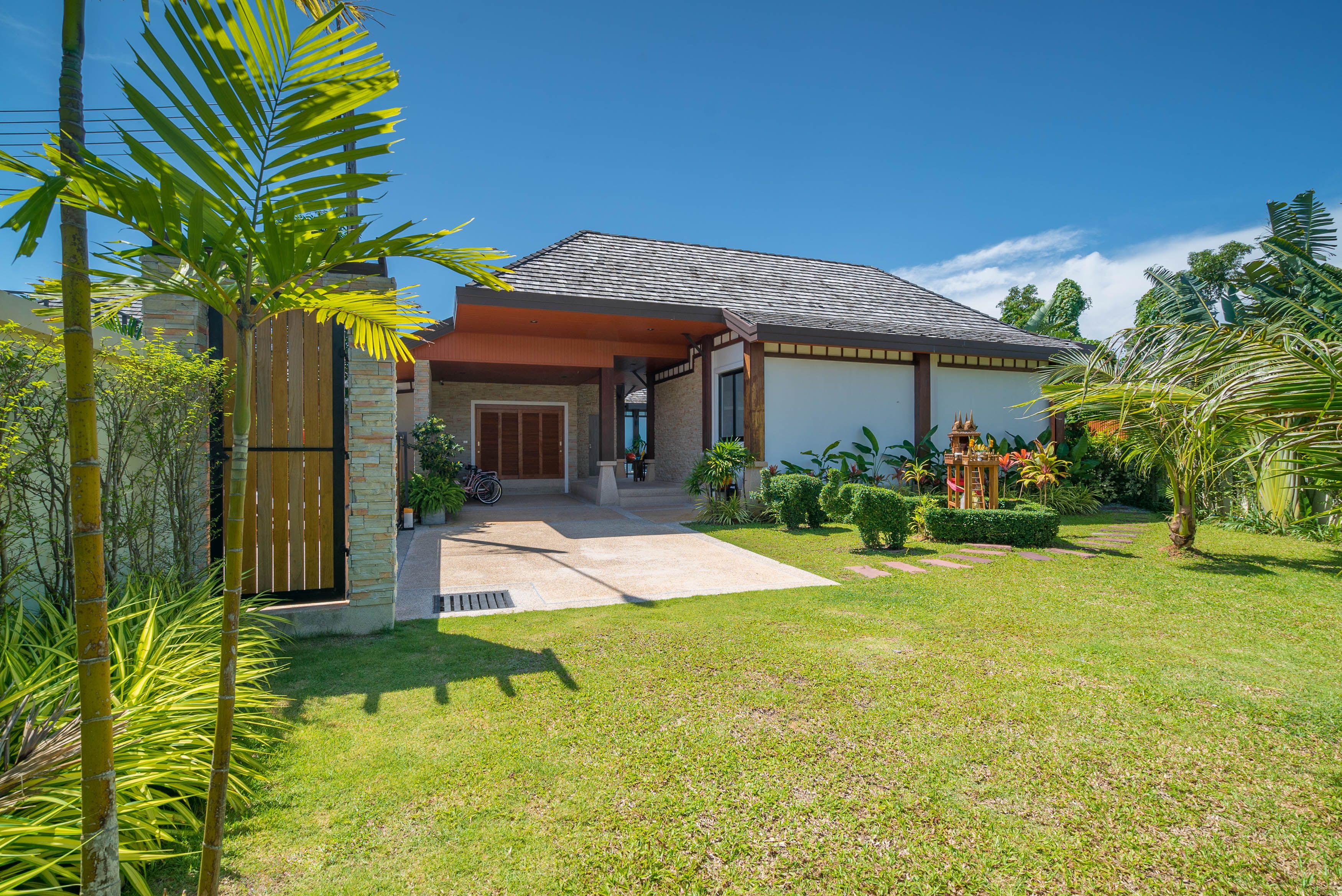 For Rent : Rawai, VIP Luxury Villa 5 Bedrooms 5 Bathrooms, Walk distance to the beach