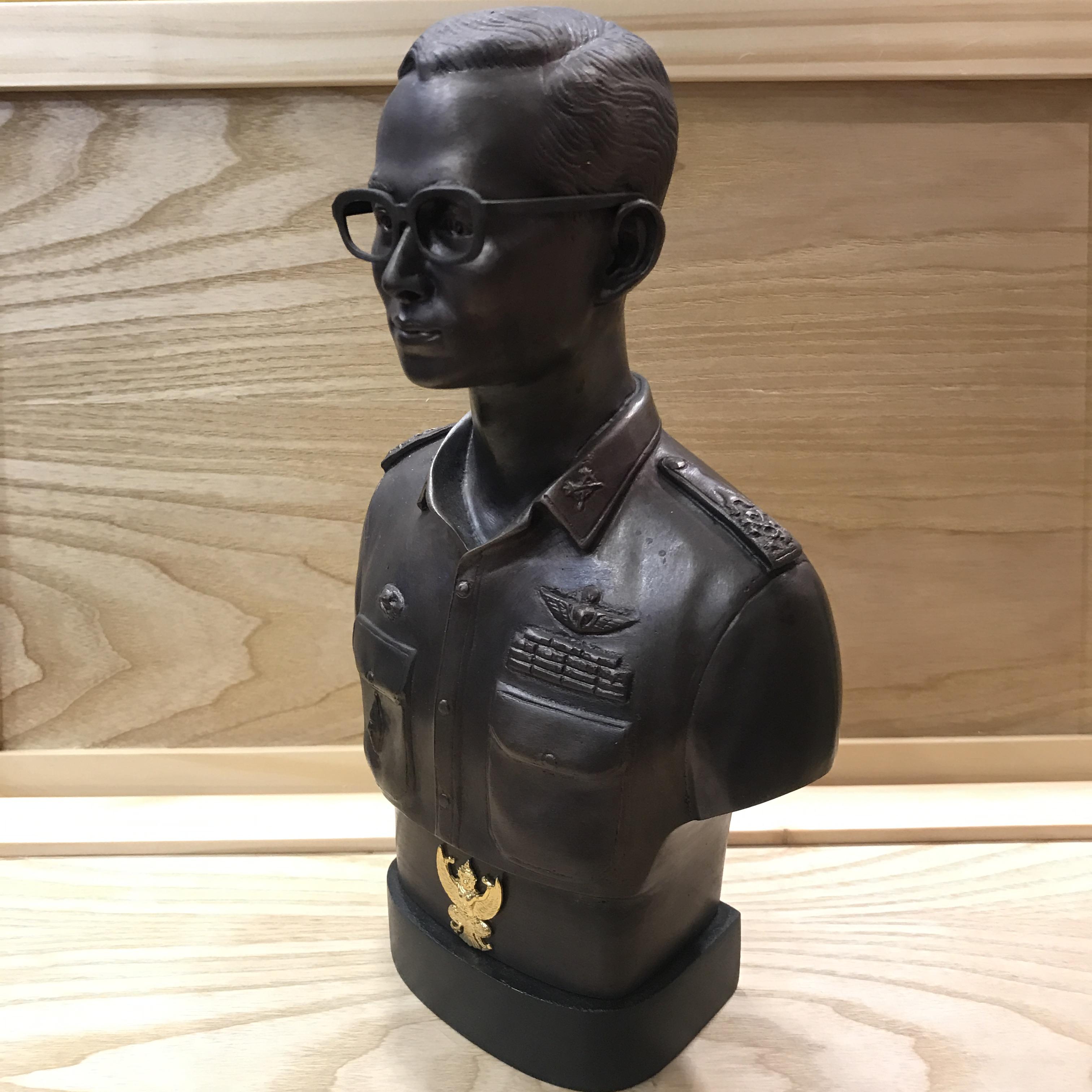 พระบรมรูปหล่อในหลวง ร.9 กรมราชองครักษ์ รุ่น 2 ปี 2539(นิยม)