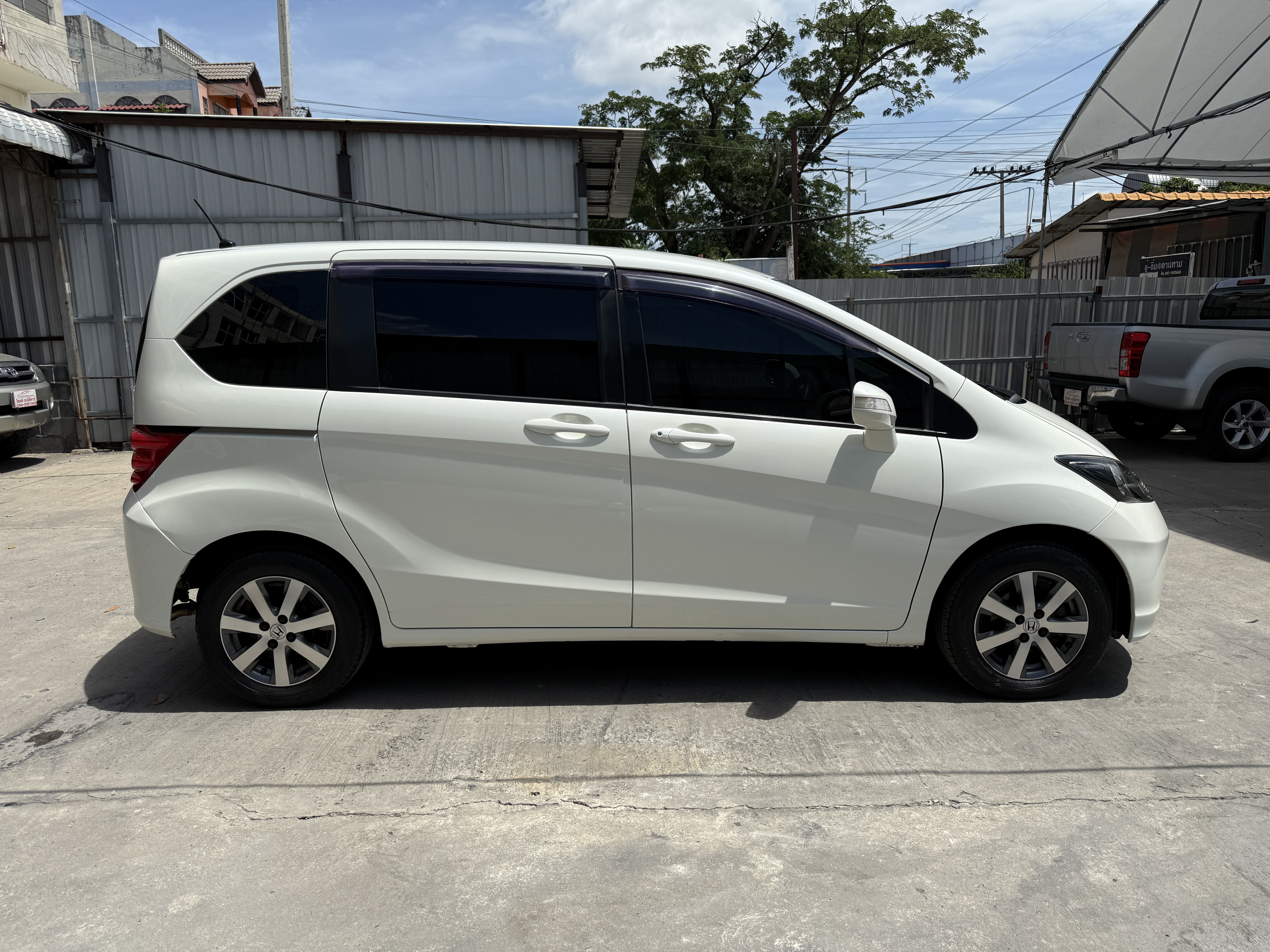 Honda Freed 1.5 E At 2012 ขาวมุก
