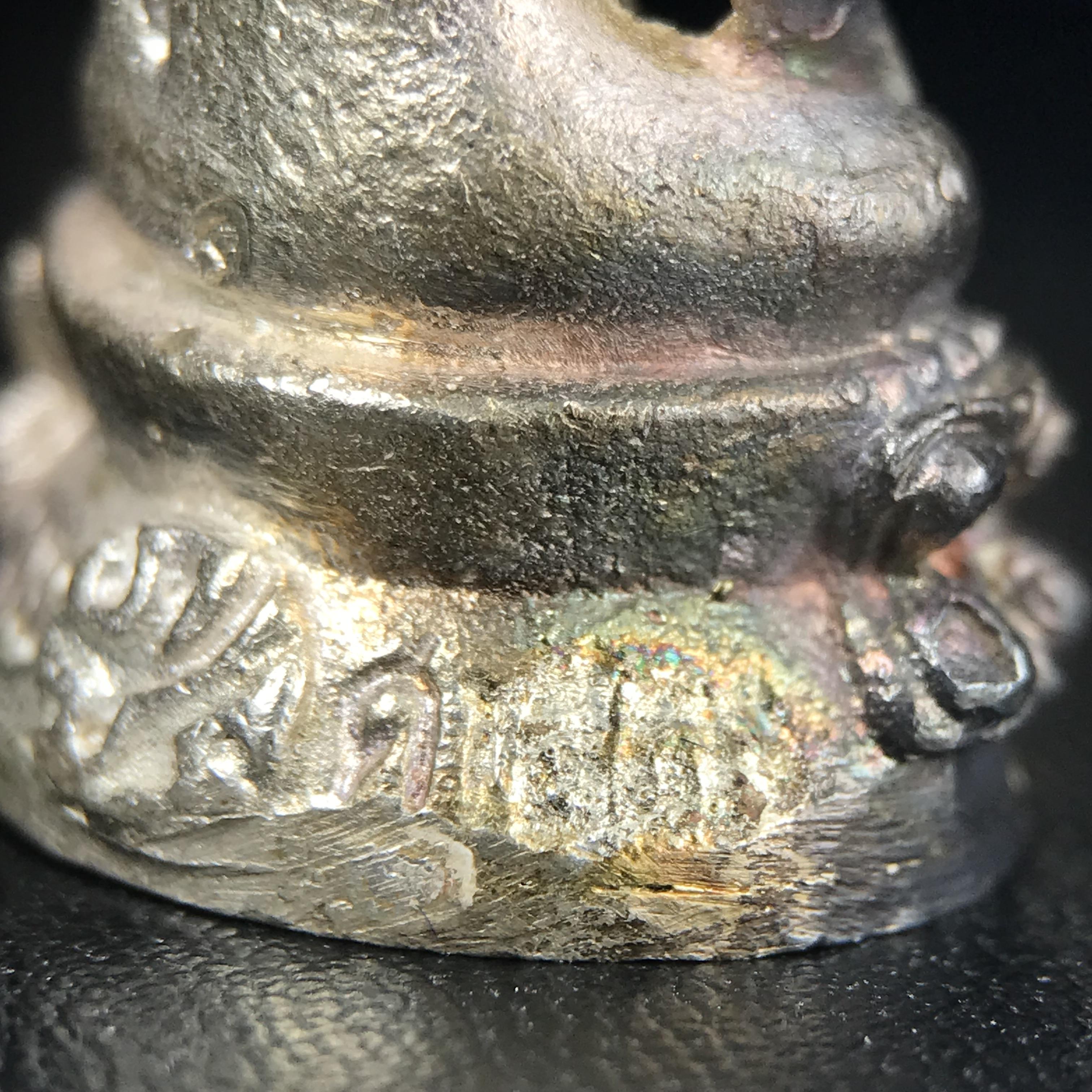 พระกริ่งศาสดา ภปร. วัดบวรนิเวศวิหาร ปี 2532 จัดสร้างในโอกาสสองทศวรรษรามาธิบดี เพื่อศูนย์การแพทย์สิริกิติ์ เนื้อเงิน(ผิวเดิมสวยงาม) (พิธีใหญ่ มวลสารมงคล สวยงามเข้มขลัง)สมเด็จพระญาณสังวร สมเด็จพระสังฆราชฯเสด็จเททอง***ตอกโค๊ตหมายเลข ๒๙๘***