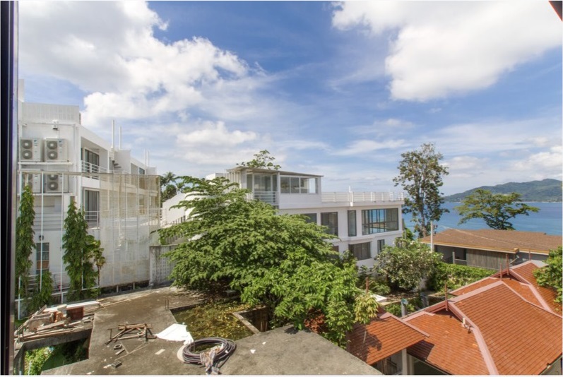 For Rent : Patong Seaview 1 bed room condominium 60 Sqm. Thai freehold.