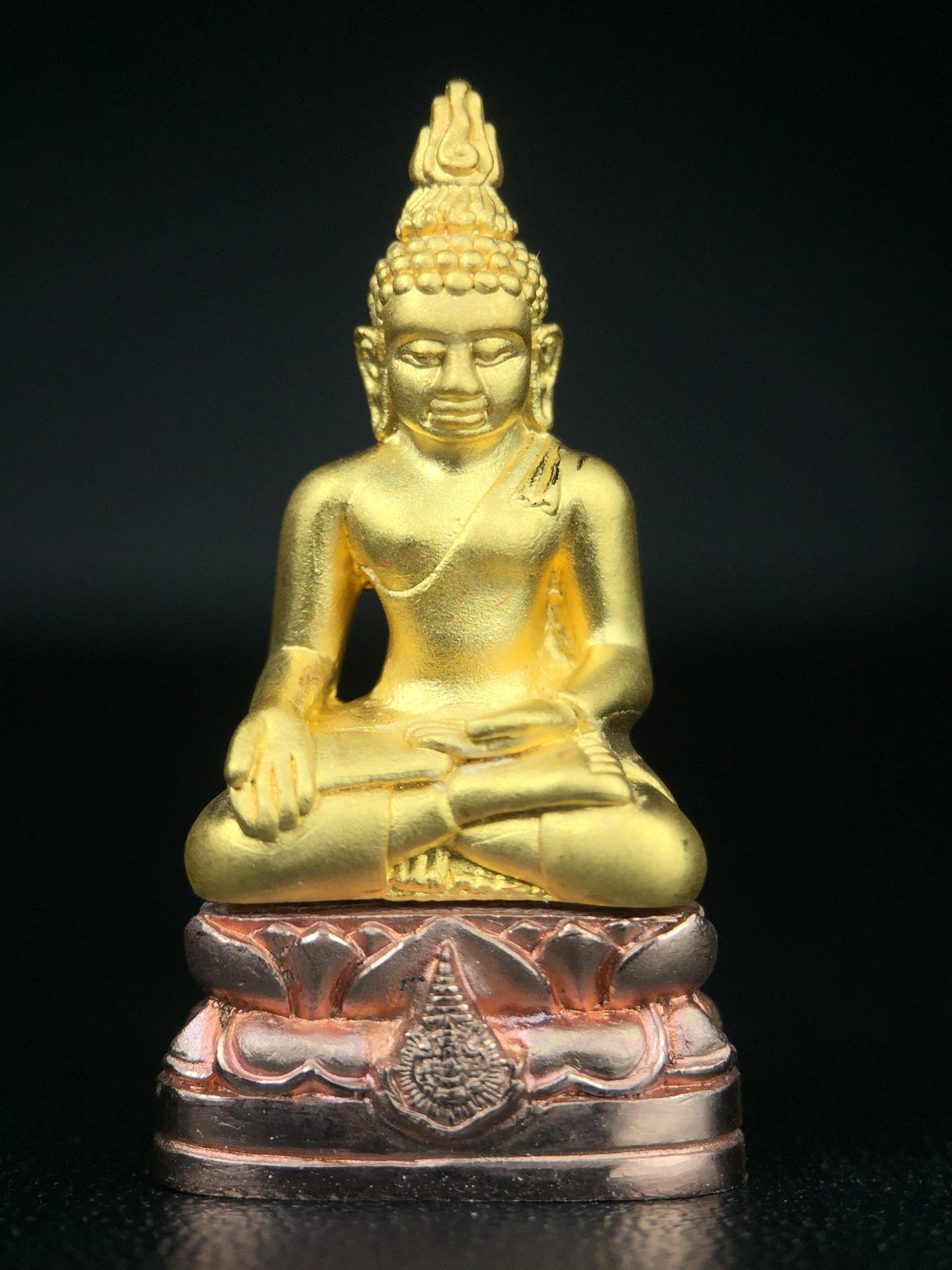 พระไพรีพินาศ รุ่นมหามงคล 72 พรรษา (6 รอบ) ในหลวงรัชกาลที่9 ปี2542 พิมพ์ใหญ่ เนื้อทองคำบริสุทธิ์ 99.9% (ฐานเนื้อนาค)แบบพ่นทรายขัดเงาบางส่วน(สภาพสวยเดิมกล่องบรรจุเดิมครบสมบูรณ์)องค์พิเศษกรรมการ(พบเจอน้อยหายากมาก)