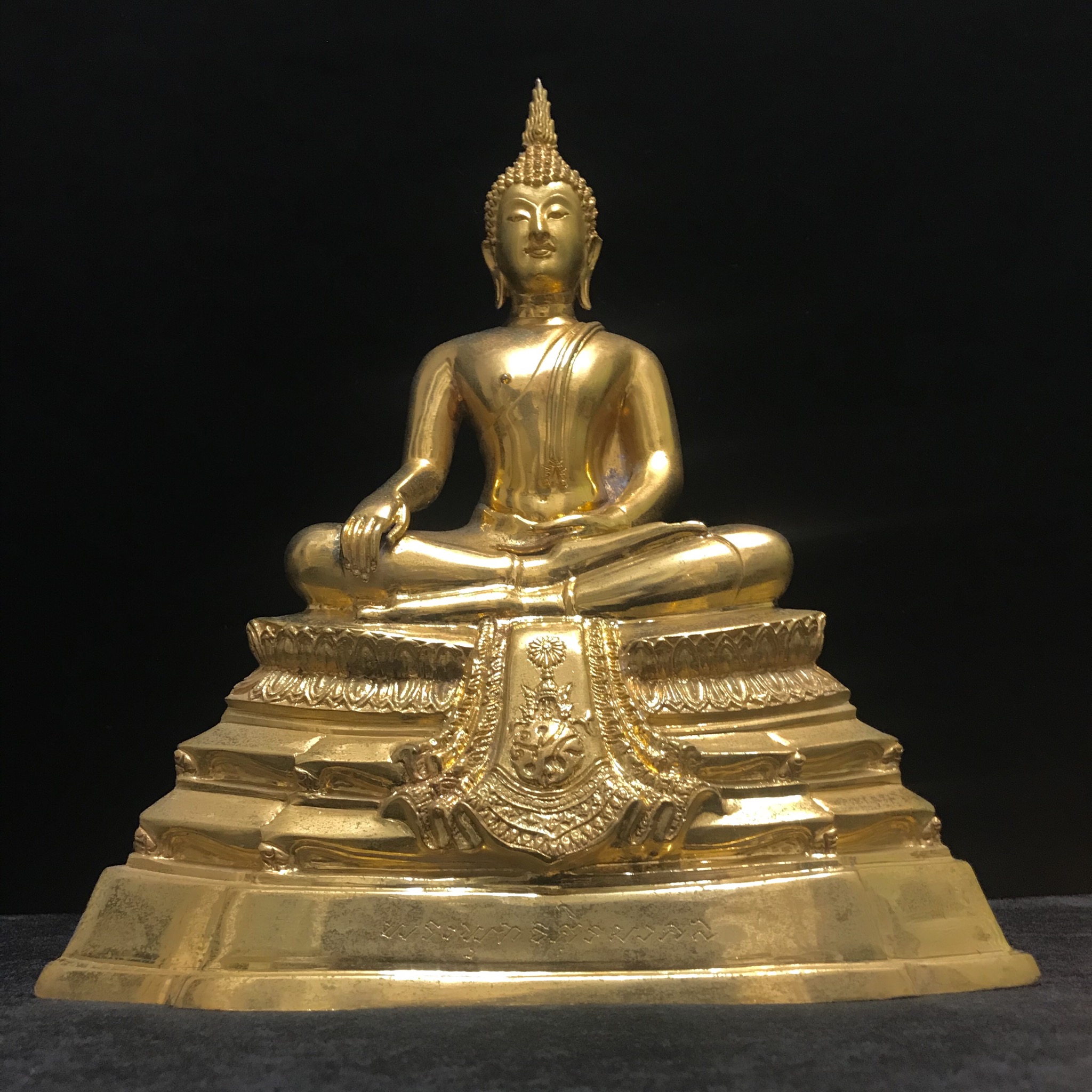 พระบูชาพระพุทธศิรมงคล ภปร. วัตถุมงคลคุ้มเกล้าปี2524 ของมูลนิธิคุ้มเกล้า โรงพยาบาลภูมิพลจัดสร้าง ขนาดหน้าตัก5นิ้ว(ในหลวงรัชกาลที่9 ทรงจุดไฟพระฤกษ์และเททอง)