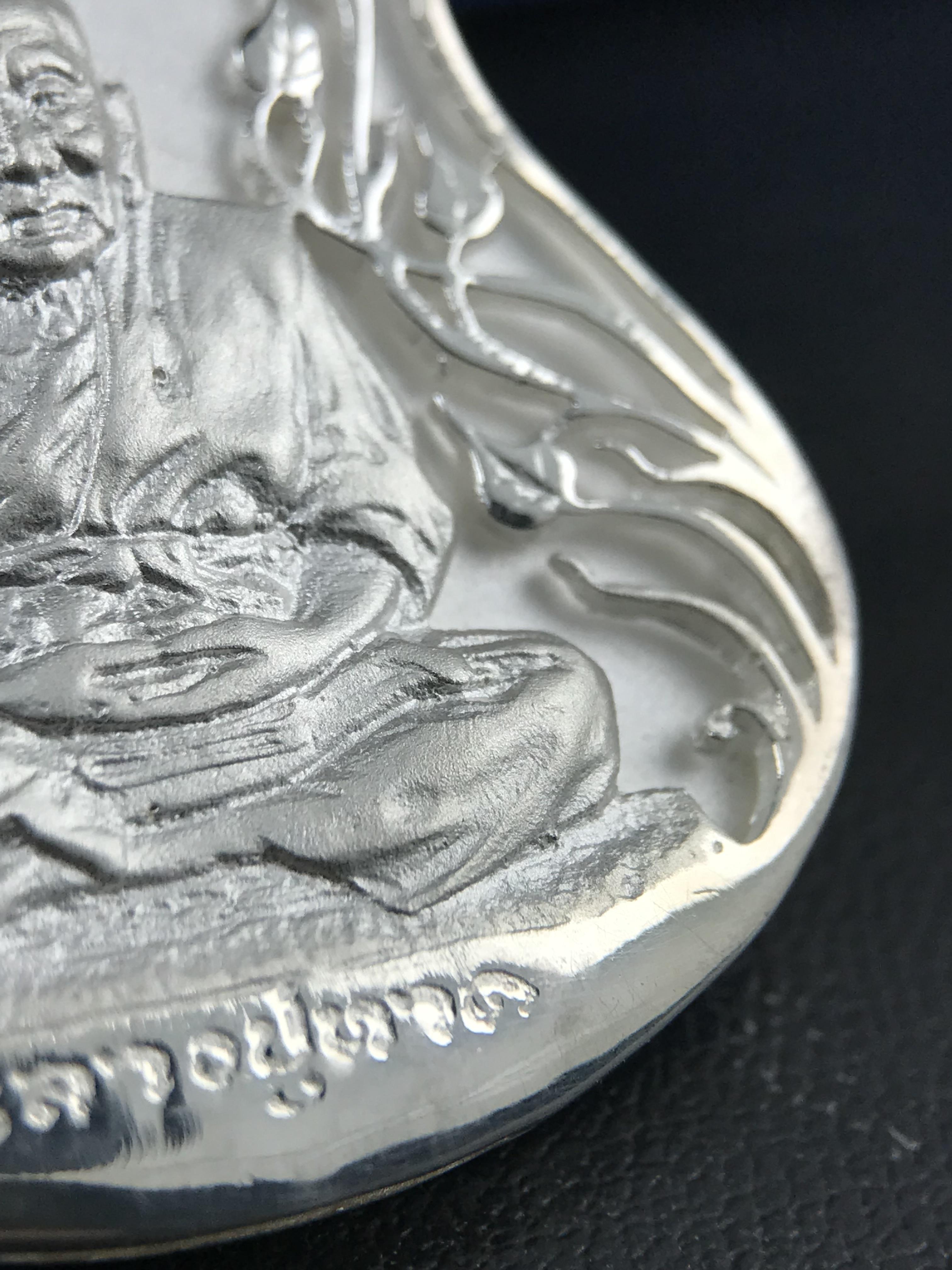 เหรียญหลวงปู่ทวด พระนามาภิไธย สก. แบบงานฉลุโบราณ(HAND MADE) ปี 2544 เนื้อเงิน(ผิวสวย) พิธีปลุกเสก ณ อุโบสถวัดช้างให้ และ พิธีมังคลาภิเษก ณ พระอุโบสถ วัดพระศรีรัตนศาสดาราม(วัดพระแก้ว) (1 ใน 2000 เหรียญ)พบเจอน้อยหายากมาก