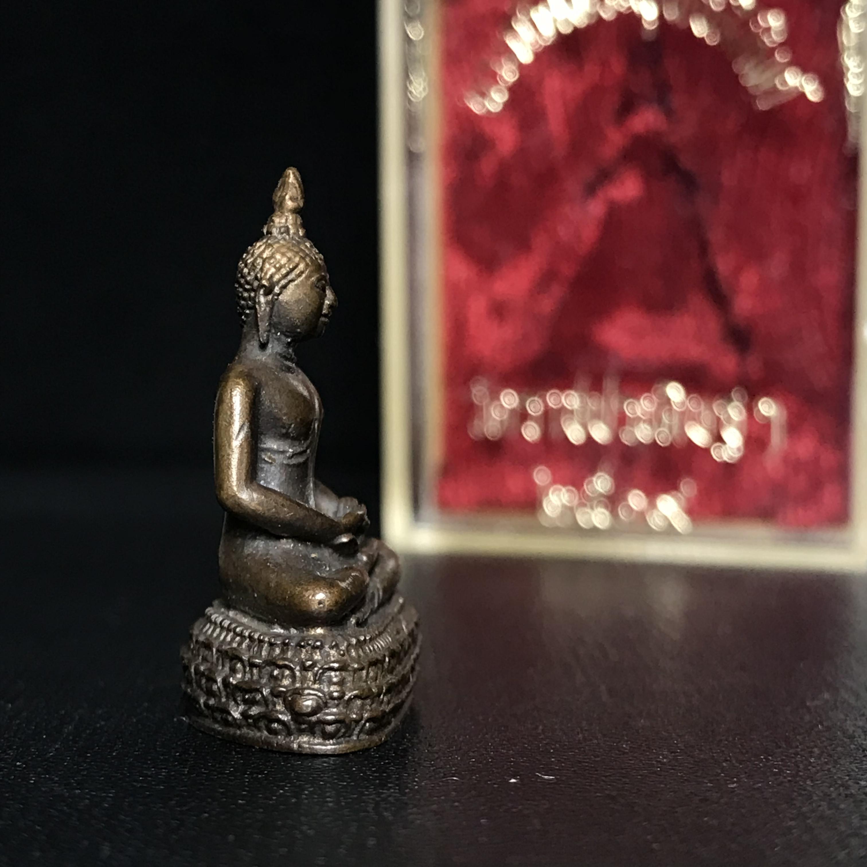 พระกริ่งพระพุทธสิหิงห์ วัดราชประดิษฐ์ ปี2519 เนื้อนวโลหะกล่องบรรจุเดิม(ในหลวงรัชกาลที่9เสด็จในพิธี)