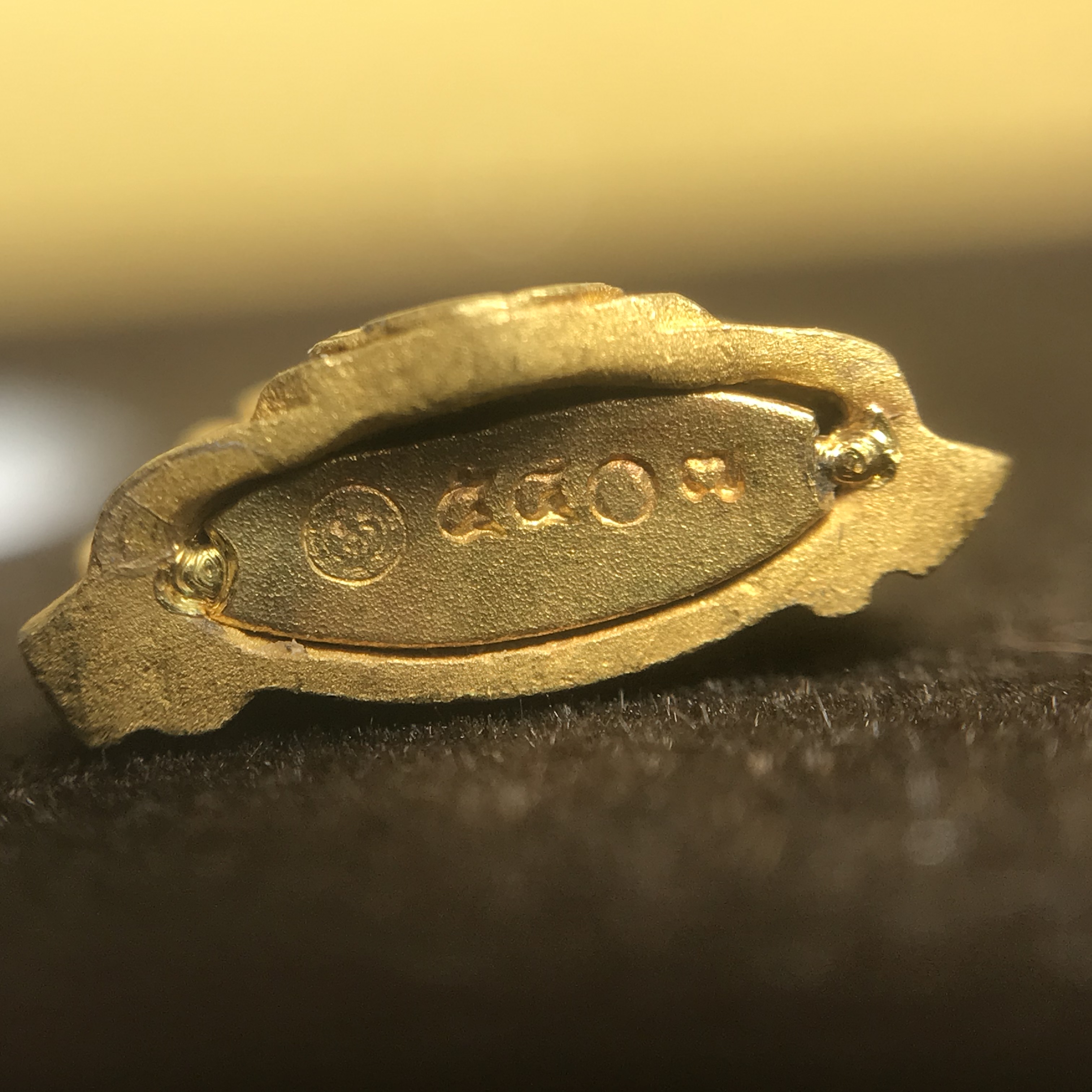 พระพุทธชินราช ภปร. โครงการ "เพราะแผ่นดินนี้ คือ แผ่นดินเกิด" ปี2548(รุ่นแรก) ลอยองค์ หน้าตัก 1/4 นิ้ว เนื้อทองคำบริสุทธิ์ 96.5% (น้ำหนัก 2.5 กรัม)