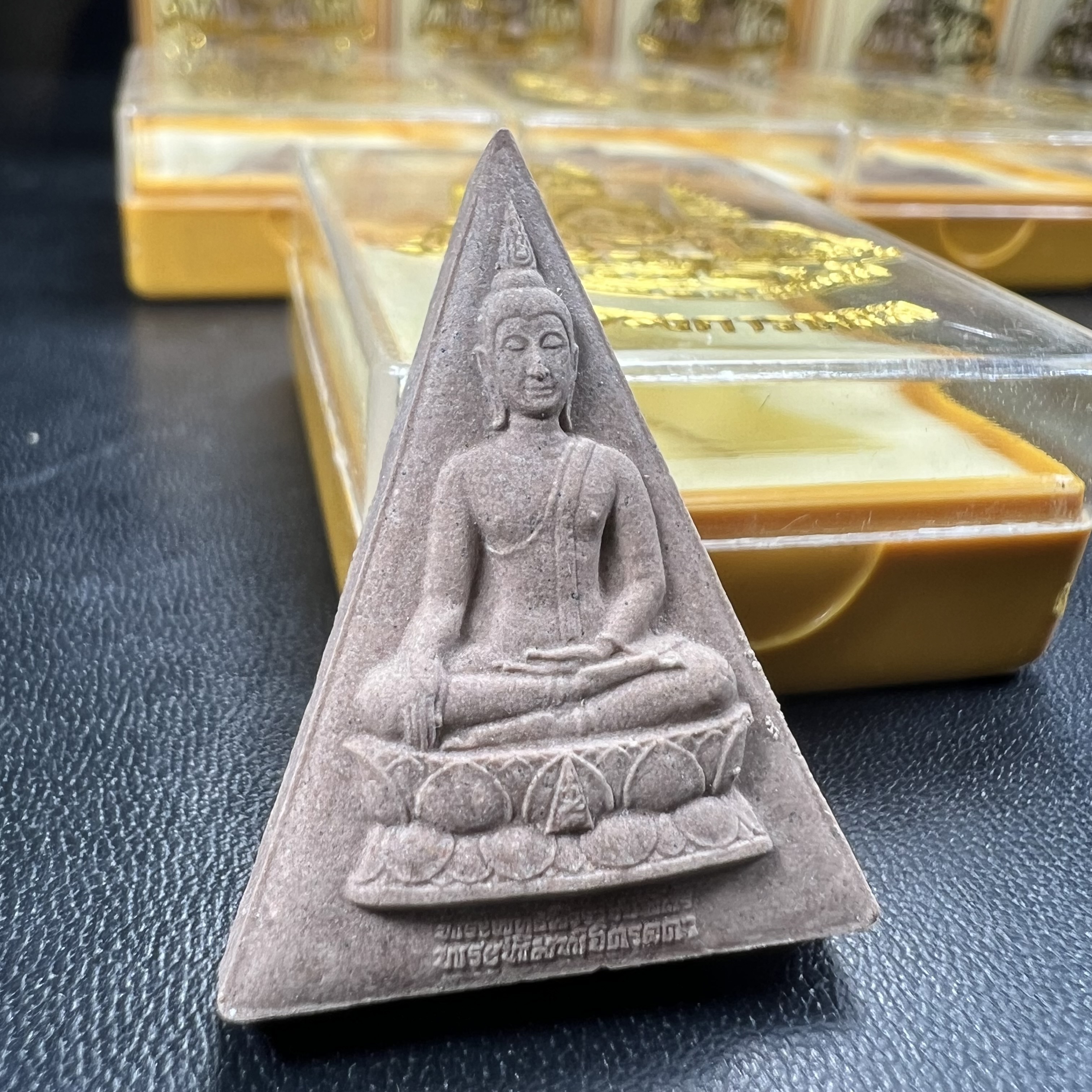 พระพุทธนวราชบพิตร พระพิมพ์จิตรลดา เนื้อผง โครงการหลวง ปี 2539 จัดสร้างในปีมหามงคลกาญจนาภิเษกในหลวงรัชกาลที่ 9 ครองศิริราชย์ครบ 50 ปี คัดสวย พร้อมกล่องบรรจุเดิม พิธีใหญ่ ปลุกเสกวัดพระแก้ว(พิธีดี มวลสารมงคล)