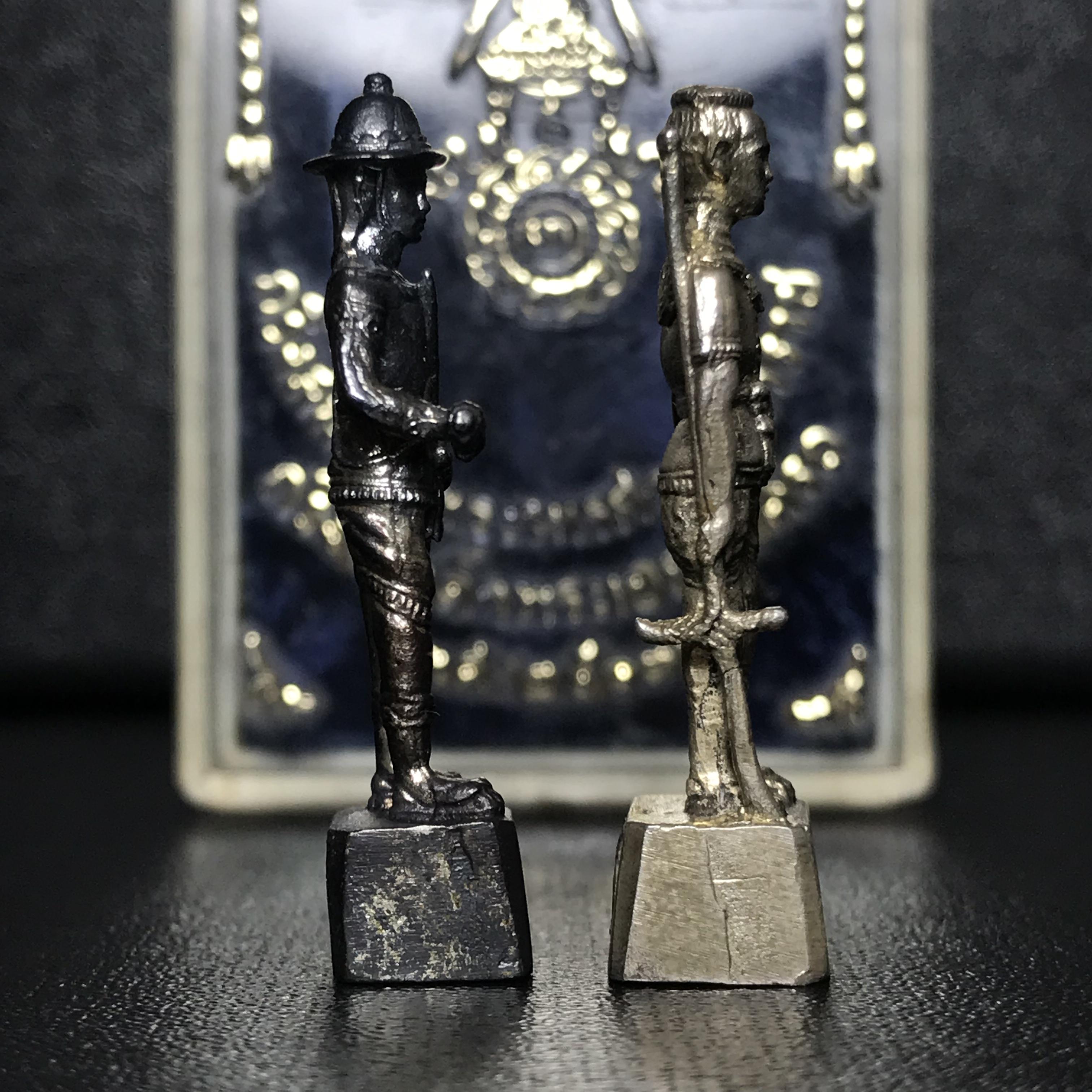 พระกริ่งสมเด็จพระนเรศวร-พระกริ่งสมเด็จพระเอกาทศรถ กองทัพภาคที่3จัดสร้าง ปี2517 เนื้อเงินกล่องเดิม(หายาก)(1ใน120ชุด)(ในหลวง ร.9 เสด็จในพิธี)