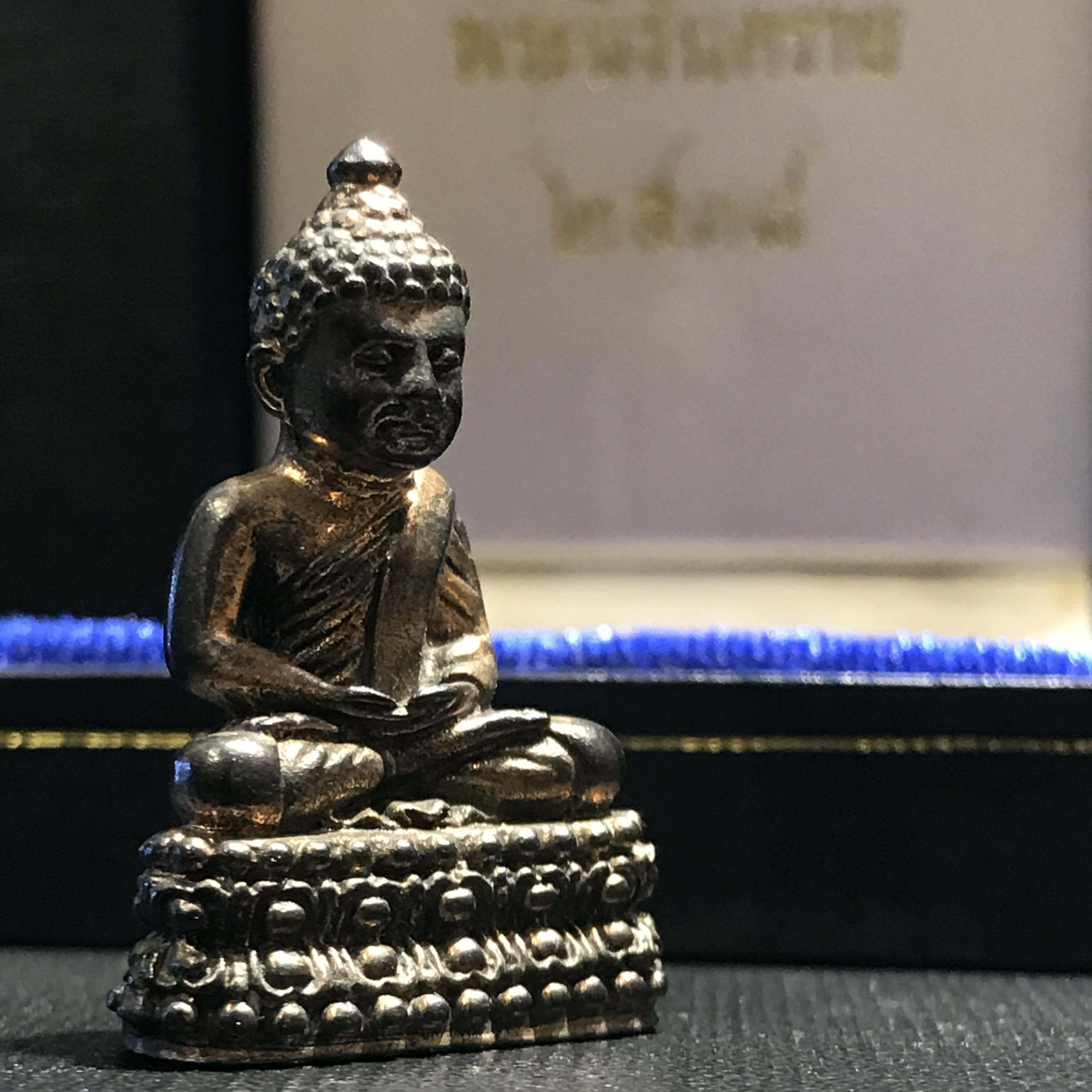 พระนิรันตราย ปี2538 วัดบวรนิเวศ เนื้อนวโลหะเต็มสูตร (อุดผงจิตรดาและเส้นเกษา)(นิยมหายาก)