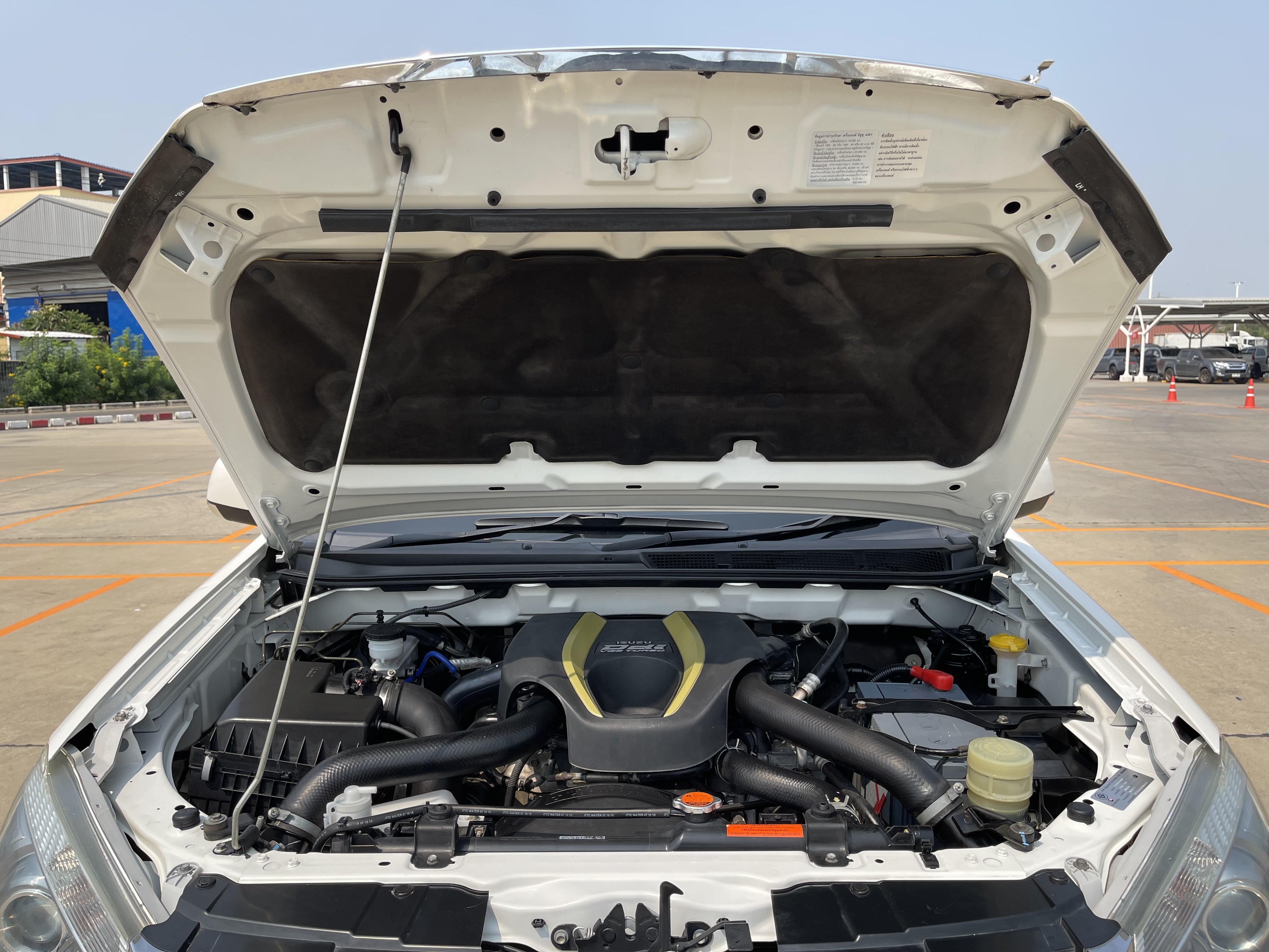 Isuzu Dmax All New 4ประตู Hilander 2.5 Vgs Z Dvd 2015 ขาวมุก