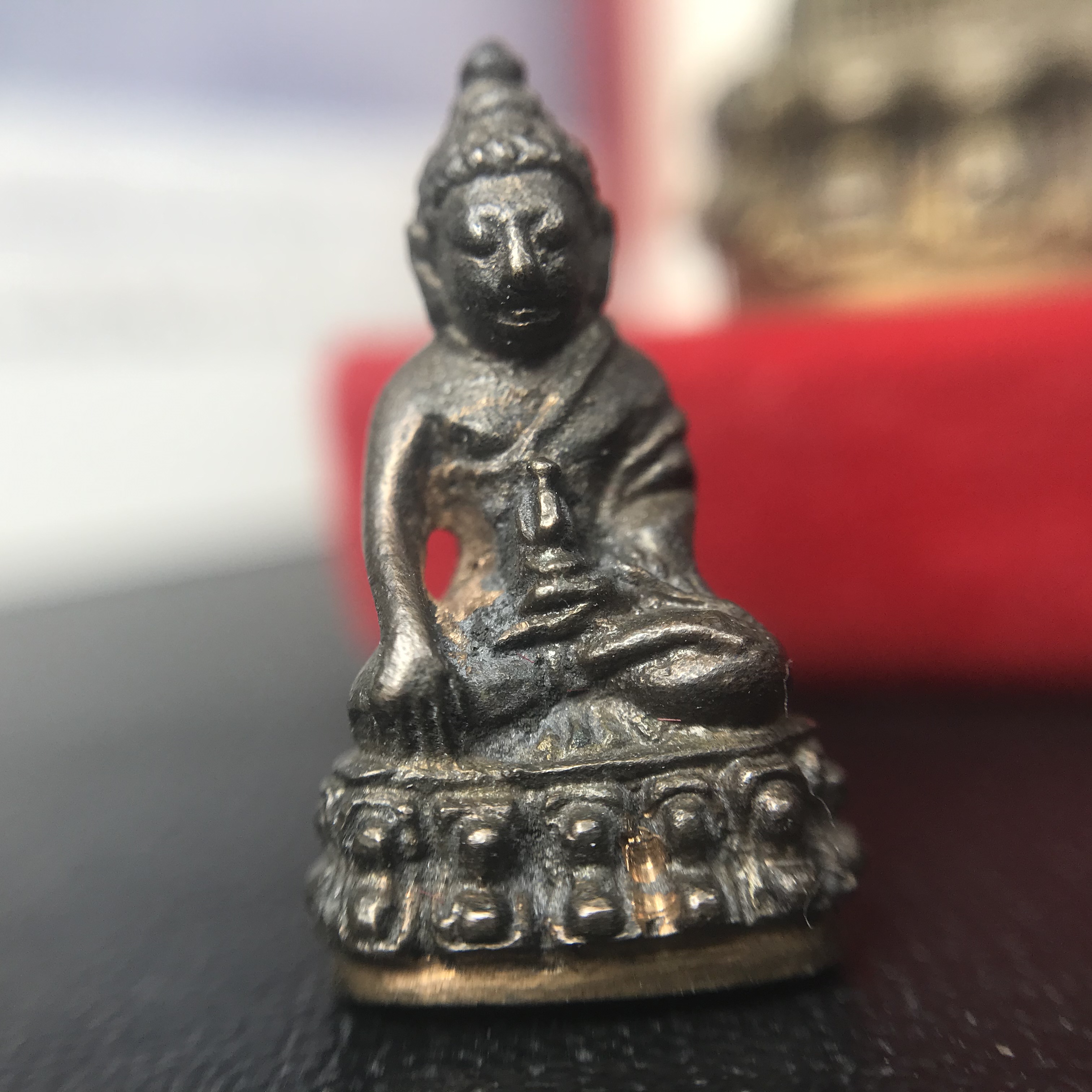 พระกริ่ง-พระชัยวัฒน์ ปวเรศ ปี2530 วัดบวรนิเวศราชวรวิหาร(ในหลวง ร.9 เสด็จเททอง)(บรรจุเส้นเกศาในหลวงรัชกาลที่9)พร้อมสูจิบัตรเดิมตอนจัดสร้าง(สภาพสวยครบสมบูรณ์) (องค์หน้าใหญ่)(องค์ทองทบ)แบบพิมพ์นิยมหายาก