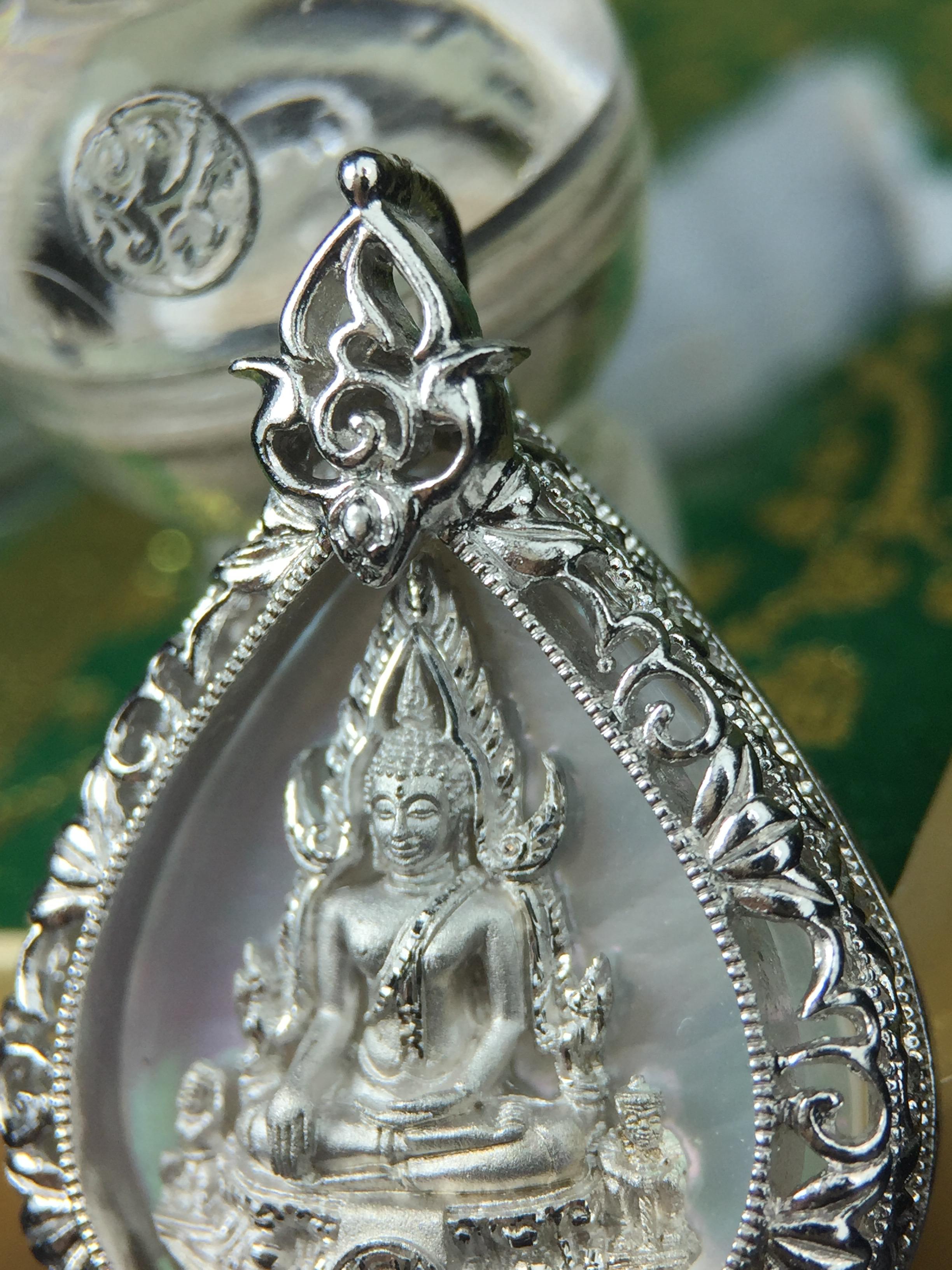 พระพุทธชินราช(จำลอง) ภปร. 84 พรรษา ทรงหยดน้ำ เนื้อเงินชุบทองคำขาว ขนาด 20*36 มม. (พระราชทานมวลสาร จิตรลดาและเส้นพระเจ้า(เส้นผม)รัชกาลที่9)พุทธศิลป์ทรงคุณค่าอีกหนึ่งรุ่นยอดนิยม งดงาม ทรงคุณค่า หายาก