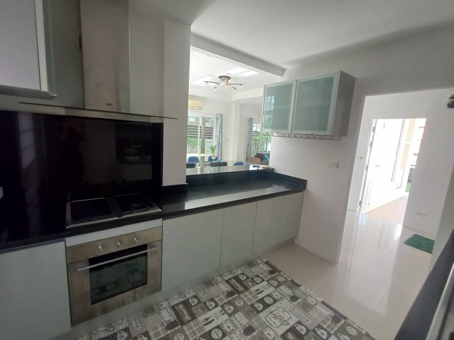 For Rent : Chalong luxury pool villa, 3 bedrooms 3 bedrooms, 300 sqm.