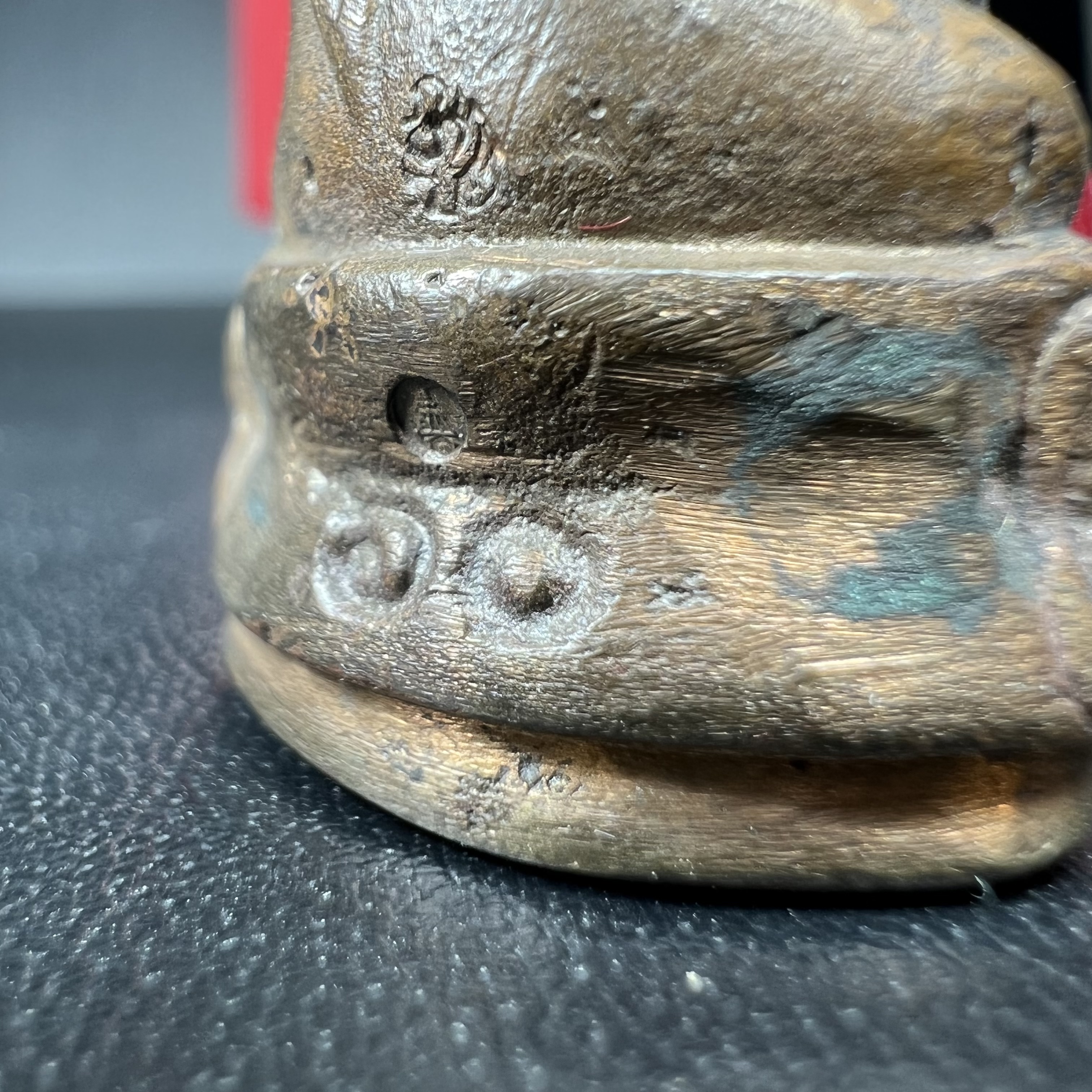 พระกริ่ง ภปร. 60 ปี ธรรมศาสตร์ สร้างเป็นที่ระลึกการสถาปนาครบรอบ 60 ปี มหาวิทยาลัยธรรมศาสตร์ ปี 2537(ในหลวงรัชกาลที่9 เสด็จเป็นประธานในพิธี)(พิธีใหญ่ เกจิที่มีชื่อเสียงมาร่วมปลุกเสกจำนวนมาก ชนวนมาลสารเก่าเข้มขลัง )**ของดีธรรมศาสตร์ที่ศิษย์เก่าไม่ควรพลาด**