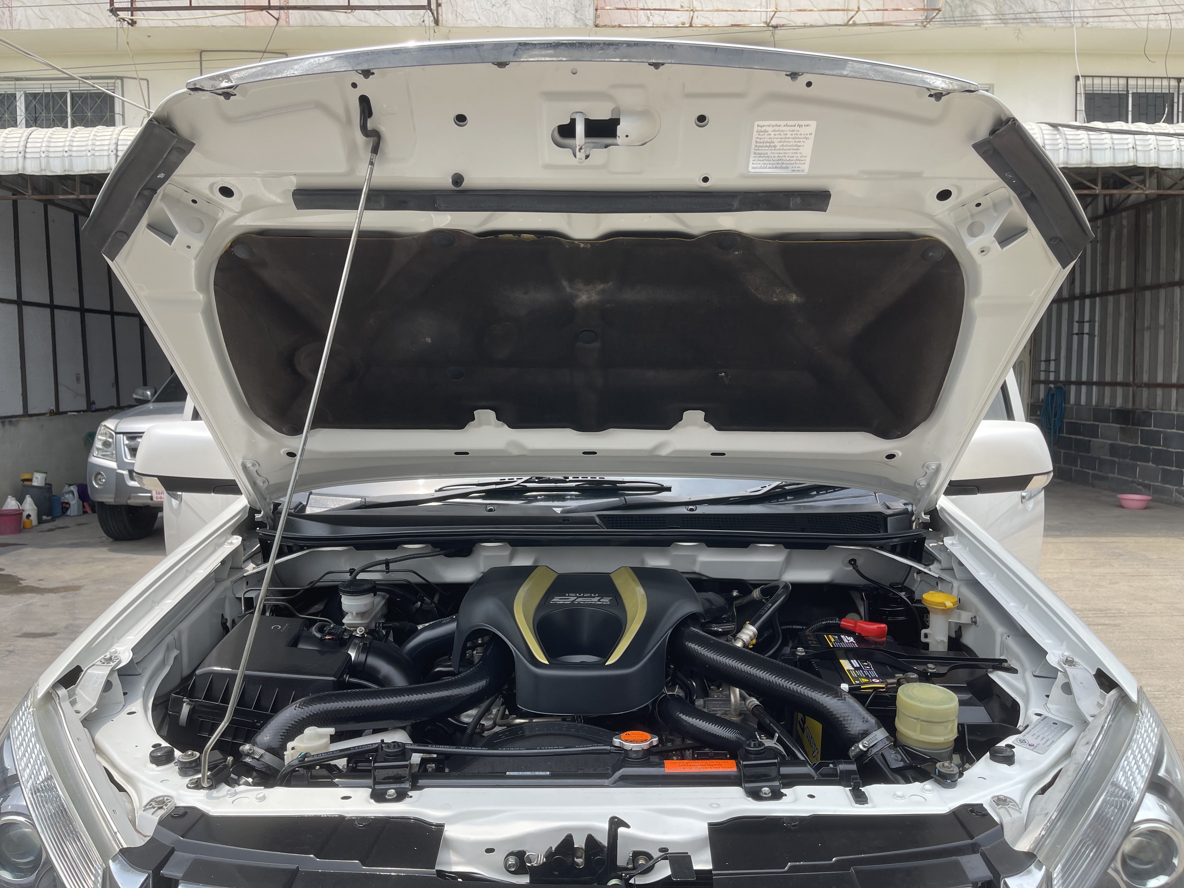 Isuzu Dmax All New 4ประตู Hilander 2.5 Vgs Z Dvd 2015 ขาวมุก