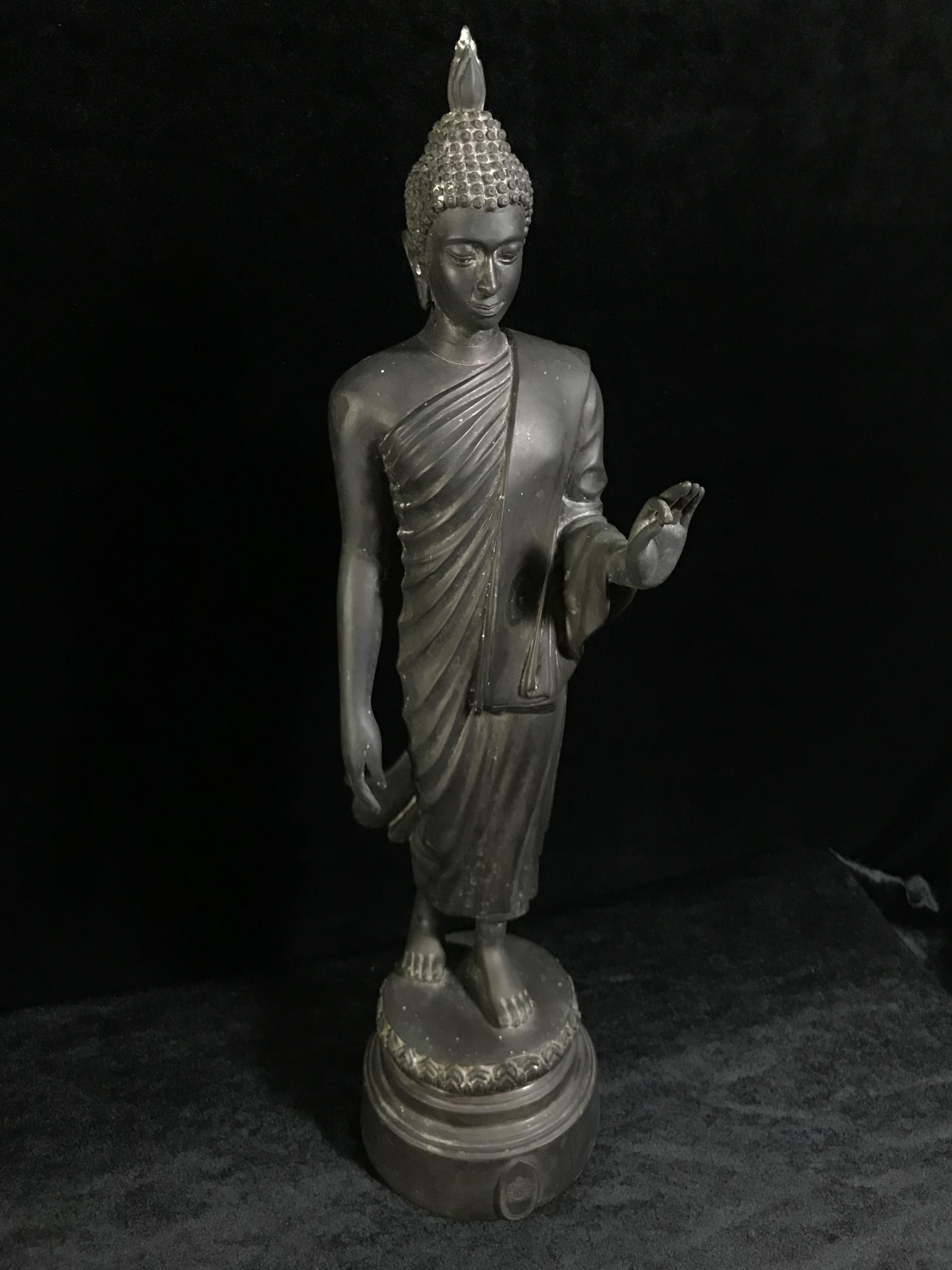 พระบูชา 25พุทธศตวรรษ พระศรีศากยะทศพลญาณ ประธานพุทธมณฑลสุทรรศน์ ปี 2531 ตราสัญลักษณ์พระราชพิธีรัชมังคลาภิเษก ปี 2531 หมายเลข (๑๕)๕๘๓ ขนาดความสูง 15 นิ้ว รวมฐานสูง 18 นิ้ว(นิยมหายาก)