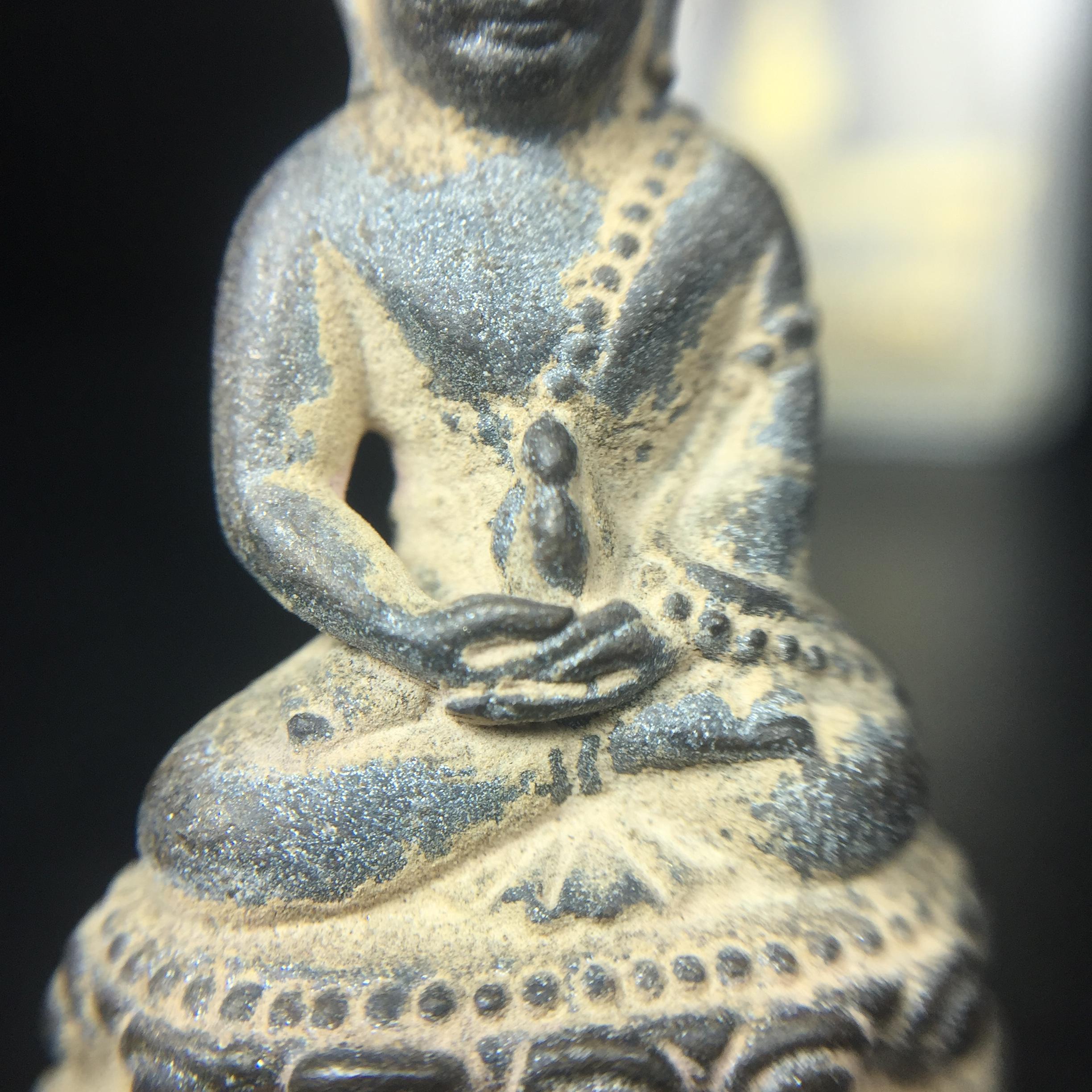 พระกริ่งชินบัญชรฉลองพระชันษา 100 ปี สมเด็จพระญาณสังวร วัดบวรนิเวศวิหาร ปี 2556 เนื้อนวโลหะผสมทองคำก้นทองแดง พิธีใหญ่ มวลสารเด่น นิยม(1 ใน 2556 องค์)