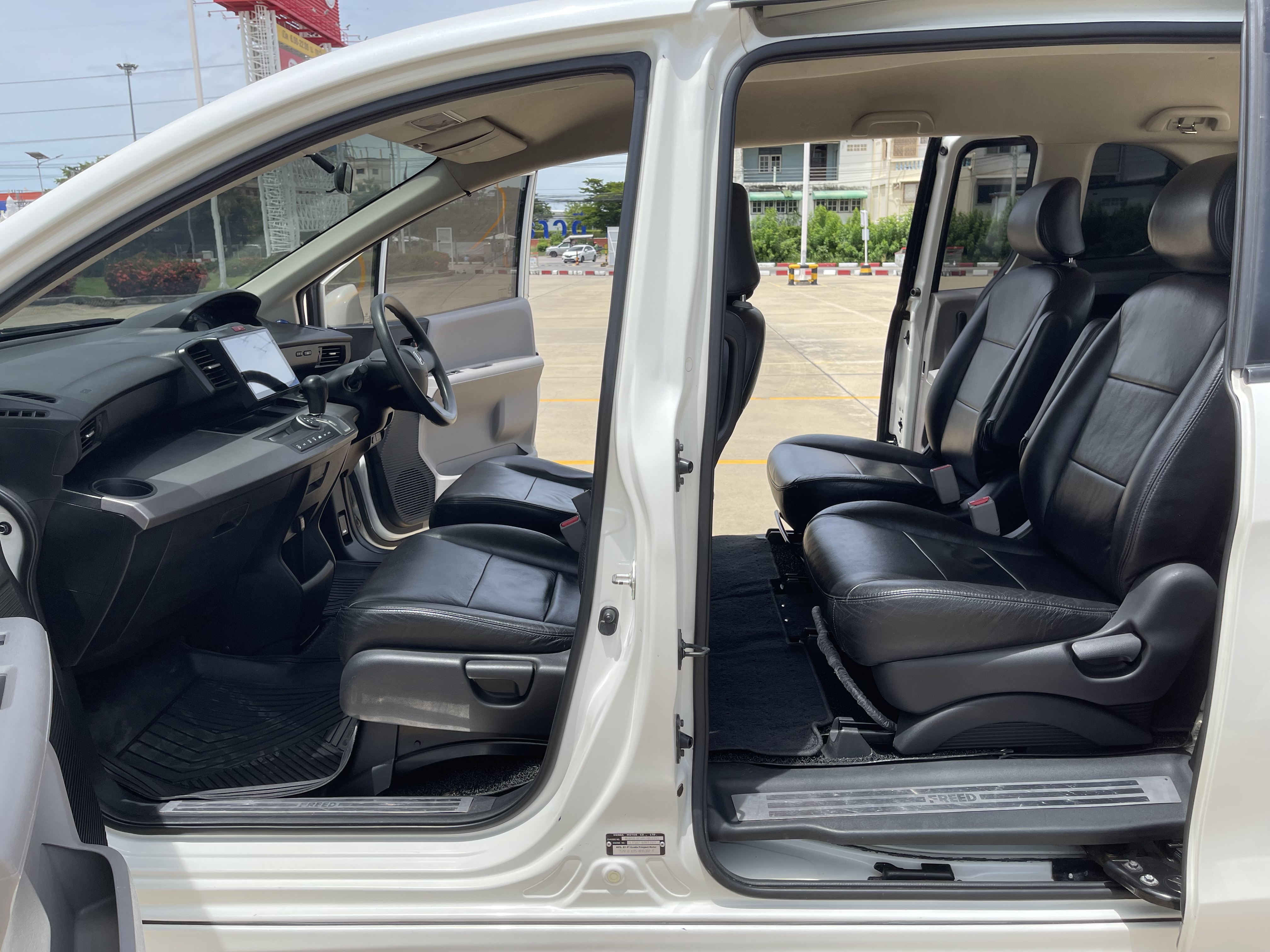 Honda Freed 1.5 E At 2012 ขาวมุก