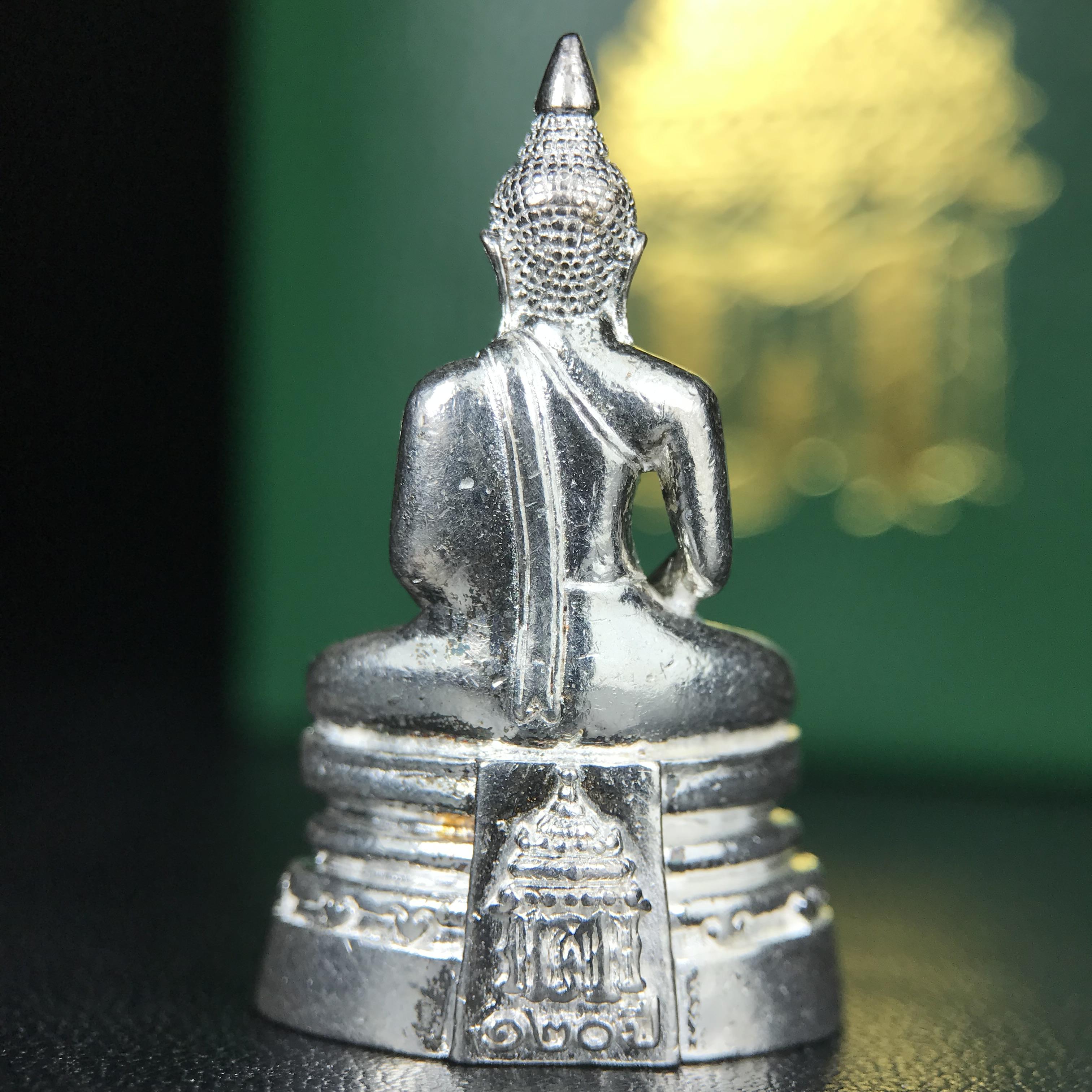 พระพุทธโสธร รุ่น กศก. 120 ปี เนื่องในโอกาสครบ 120 ปี กรมศุลกากร กระทรวงการคลัง จัดสร้าง ปี 2537 เนื้อเงินบริสุทธิ์ 99.9% ผิวขัดเงา(งานบริษัท แพรนด้า จิวเวลรี่)สวยงดงาม ทรงคุณค่า